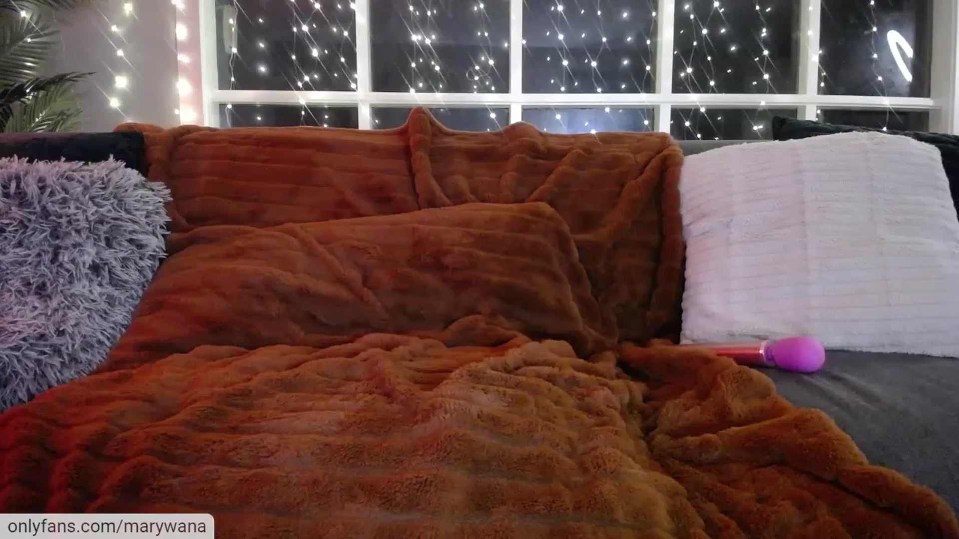 Gallery image thumbnail from MaryWana_'s myfreecams stream on, 12/08/2022, 05:35 image 15 of 20