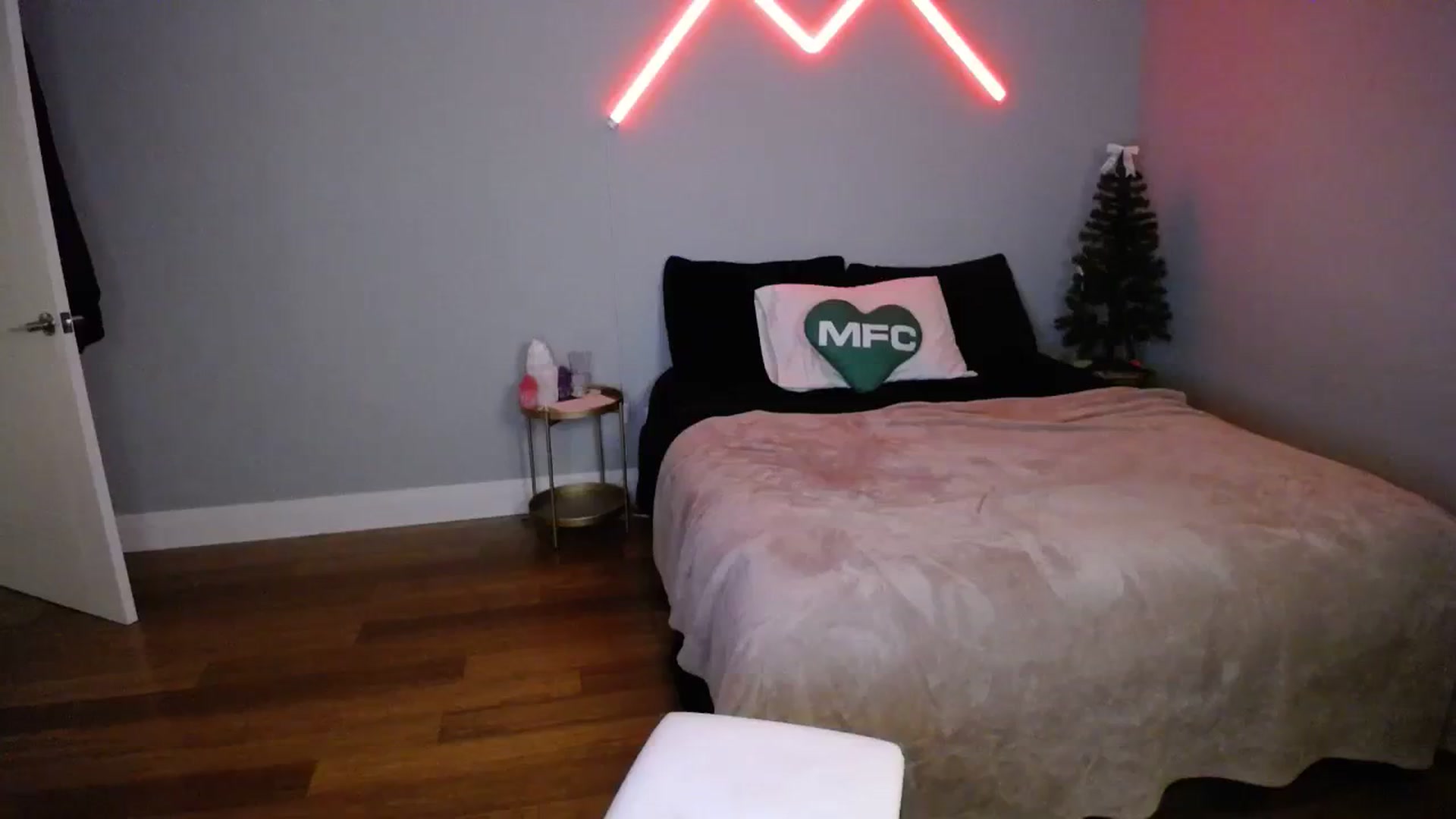 Gallery image thumbnail from MaryWana_'s myfreecams stream on, 12/27/2023, 09:08 image 2 of 20