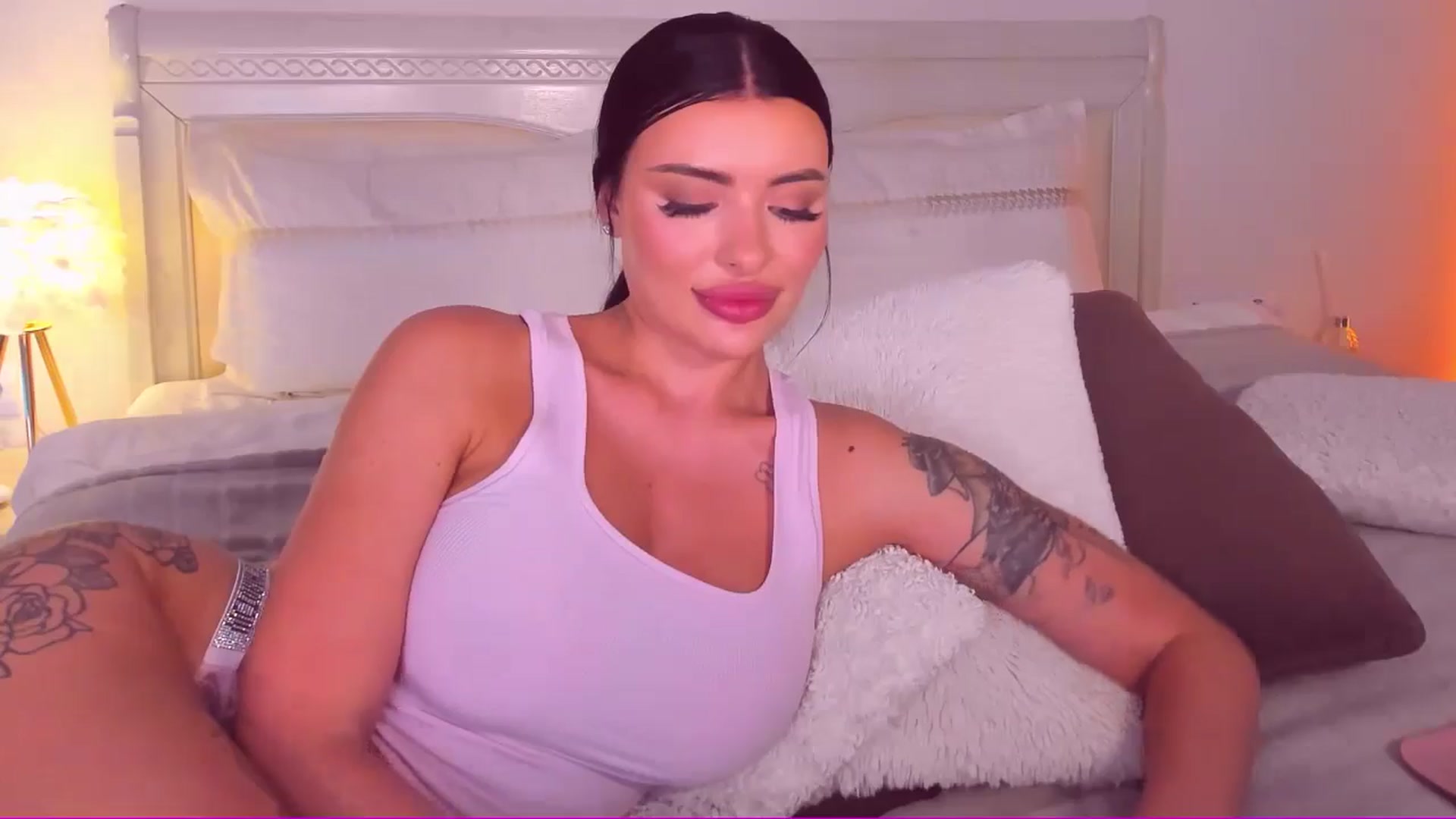 Gallery image thumbnail from Mary_Harris_'s myfreecams stream on, 05/27/2024, 20:30 image 10 of 20
