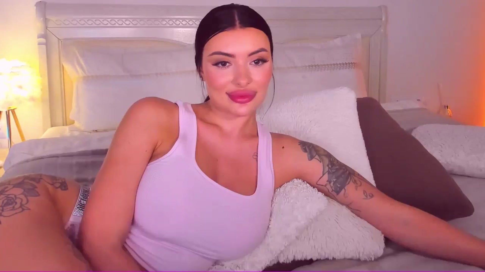 Gallery image thumbnail from Mary_Harris_'s myfreecams stream on, 05/27/2024, 20:30 image 12 of 20