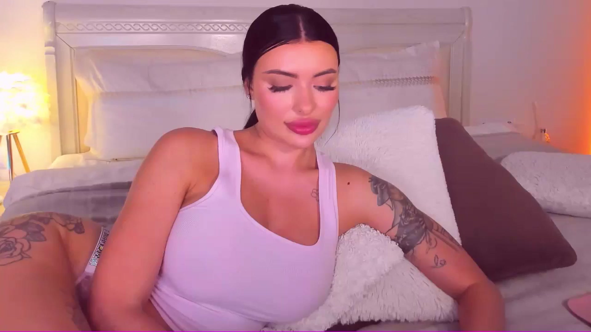 Gallery image thumbnail from Mary_Harris_'s myfreecams stream on, 05/27/2024, 20:30 image 13 of 20