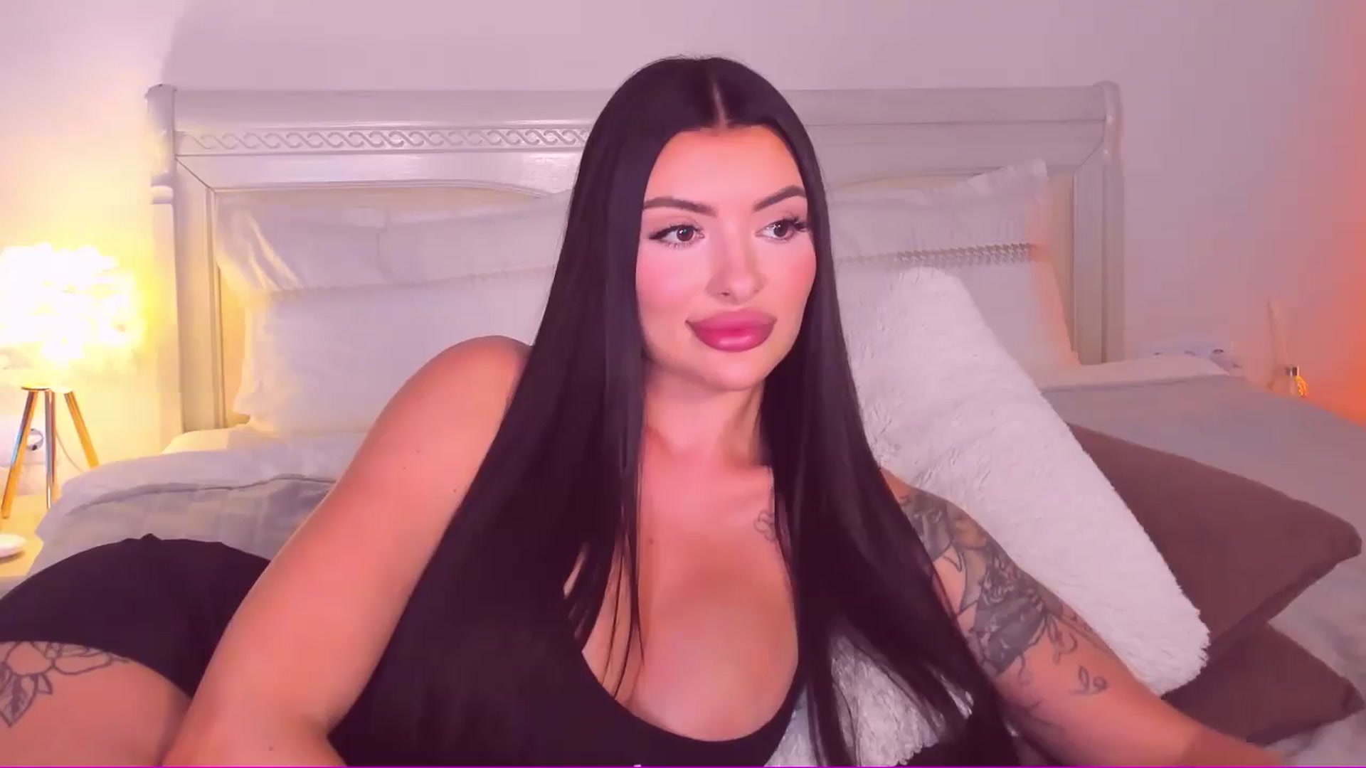 Gallery image thumbnail from Mary_Harris_'s myfreecams stream on, 05/28/2024, 19:00 image 14 of 20