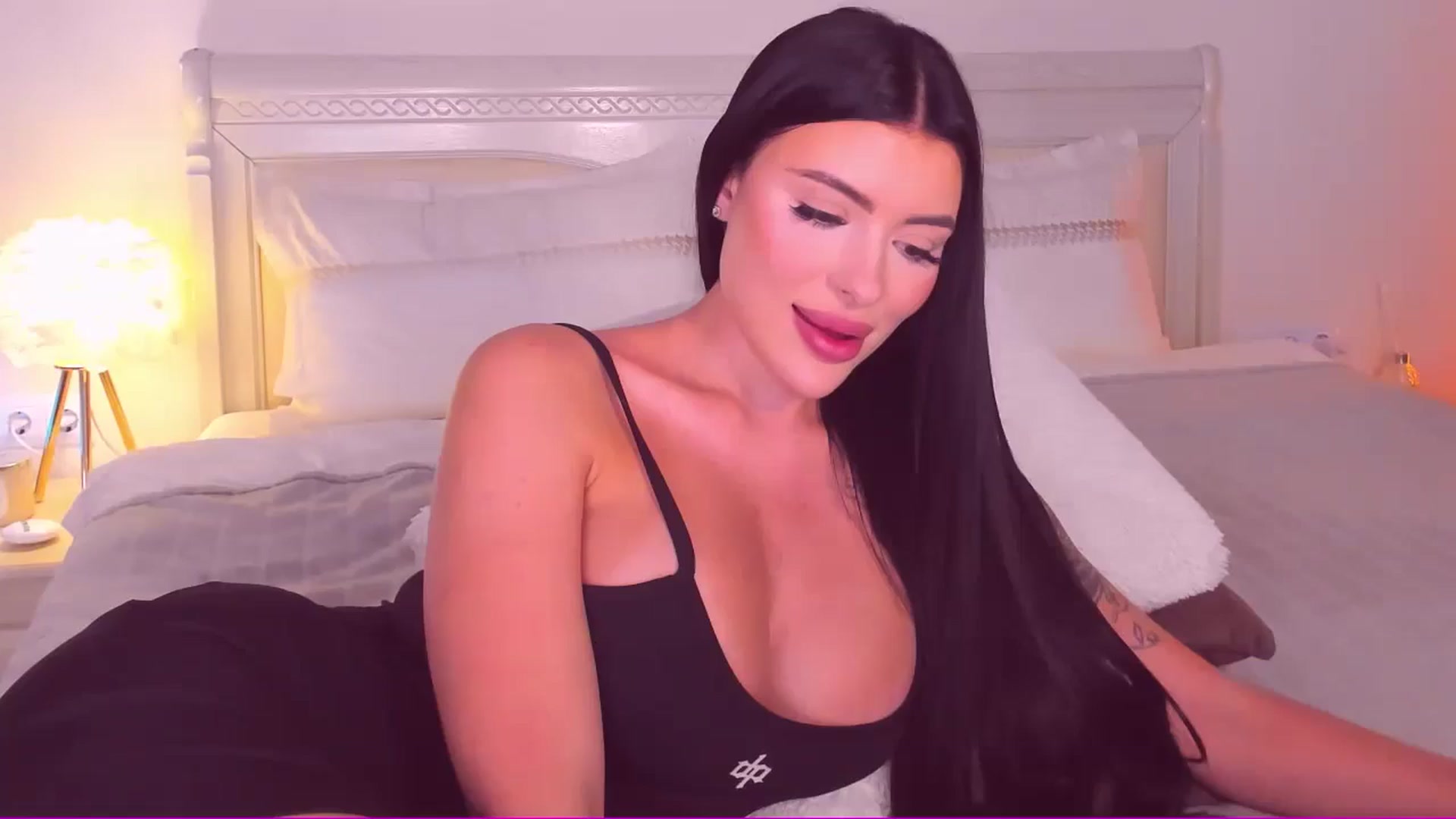 Gallery image thumbnail from Mary_Harris_'s myfreecams stream on, 05/28/2024, 21:04 image 2 of 20