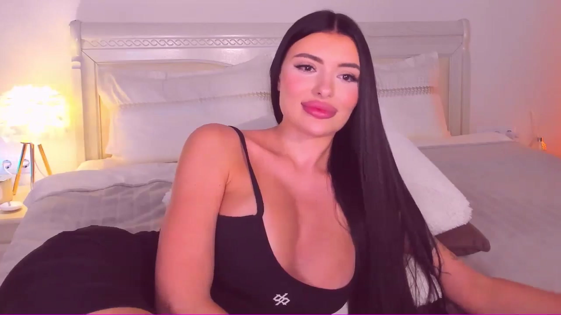 Gallery image thumbnail from Mary_Harris_'s myfreecams stream on, 05/28/2024, 21:04 image 17 of 20