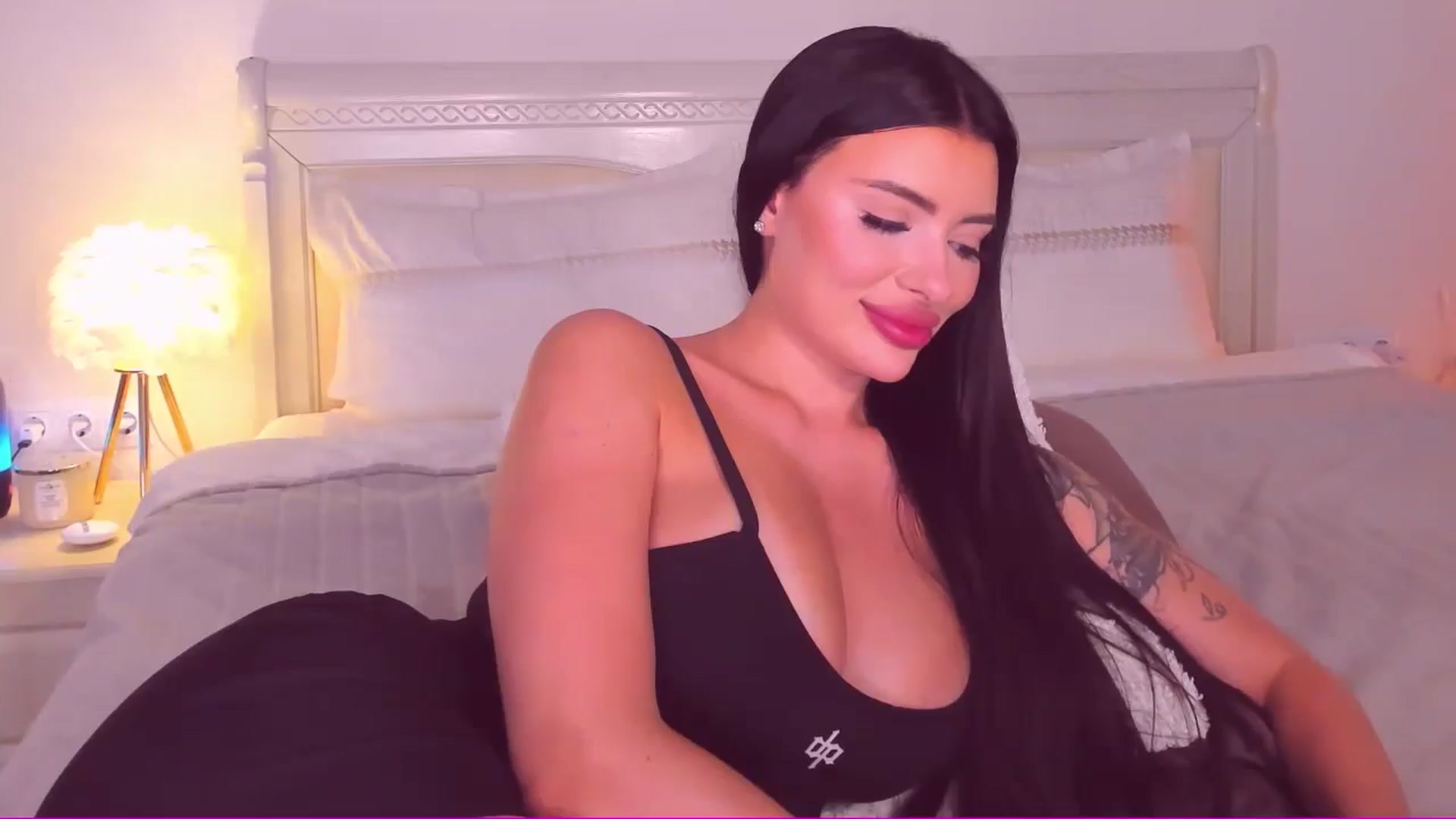 Gallery image thumbnail from Mary_Harris_'s myfreecams stream on, 05/28/2024, 23:26 image 17 of 20