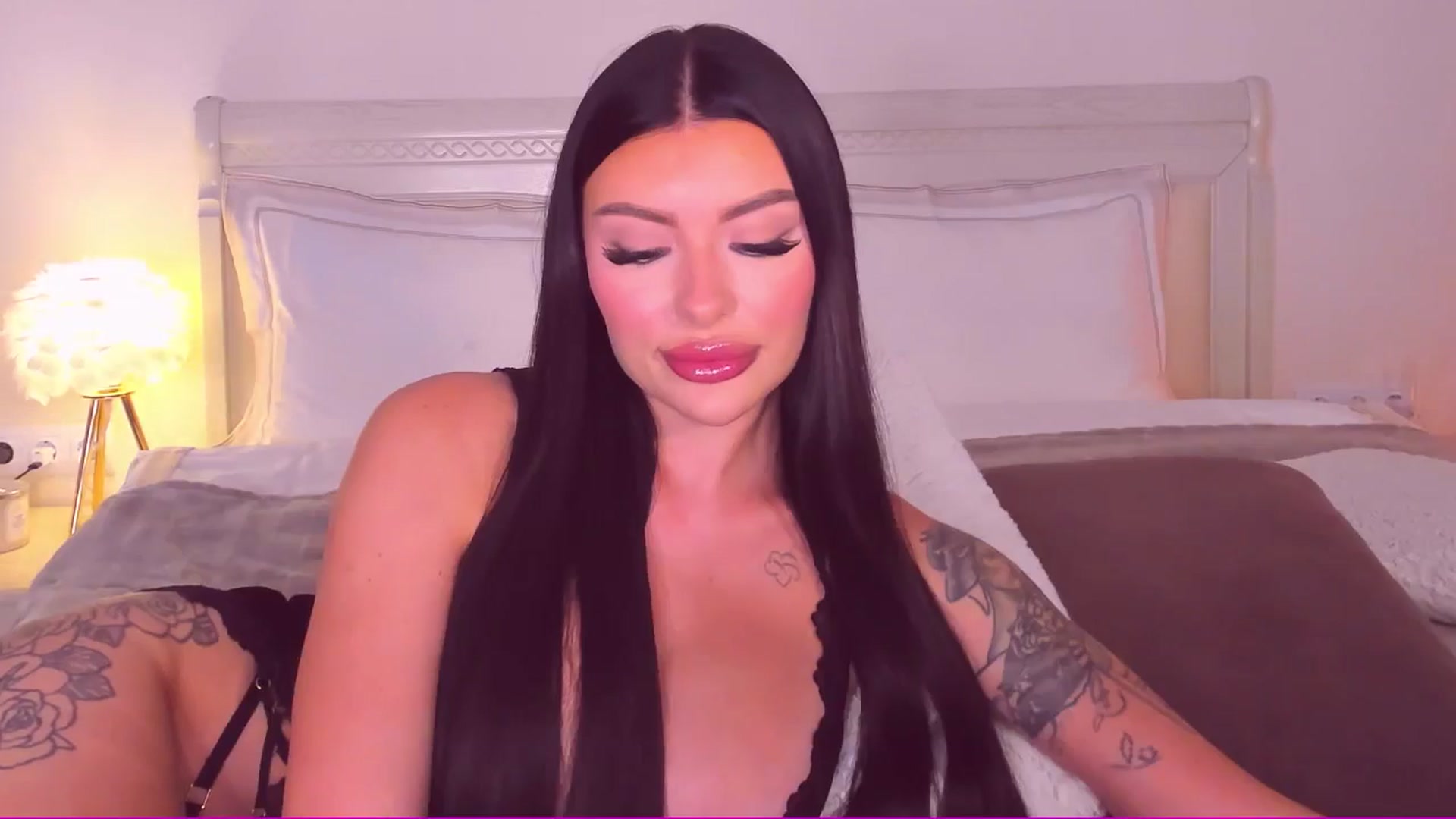 Gallery image thumbnail from Mary_Harris_'s myfreecams stream on, 06/13/2024, 24:05 image 6 of 20