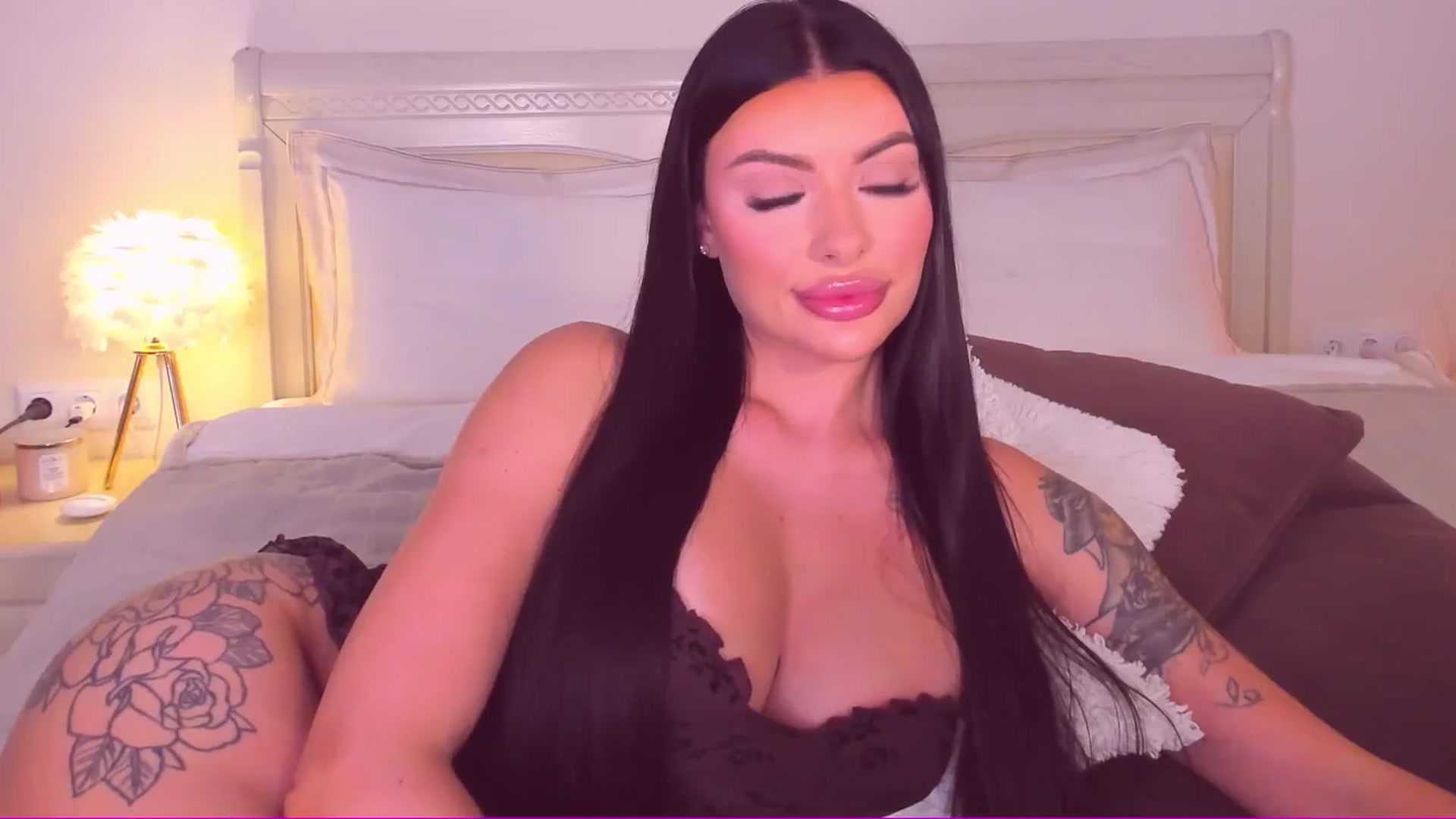 Gallery image thumbnail from Mary_Harris_'s myfreecams stream on, 06/17/2024, 11:10 image 5 of 20