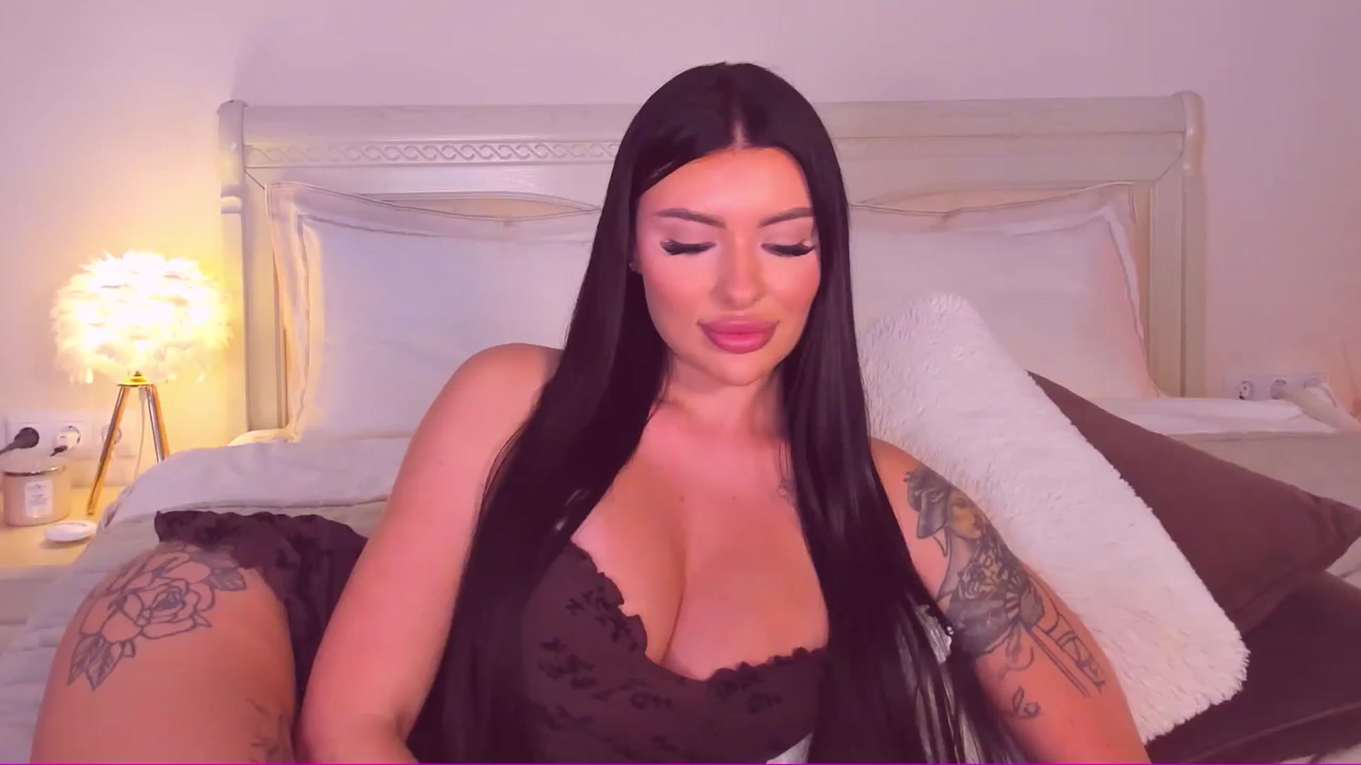 Gallery image thumbnail from Mary_Harris_'s myfreecams stream on, 06/17/2024, 16:38 image 16 of 20