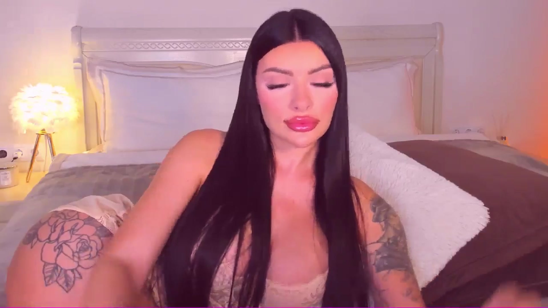 Gallery image thumbnail from Mary_Harris_'s myfreecams stream on, 06/18/2024, 18:06 image 5 of 20