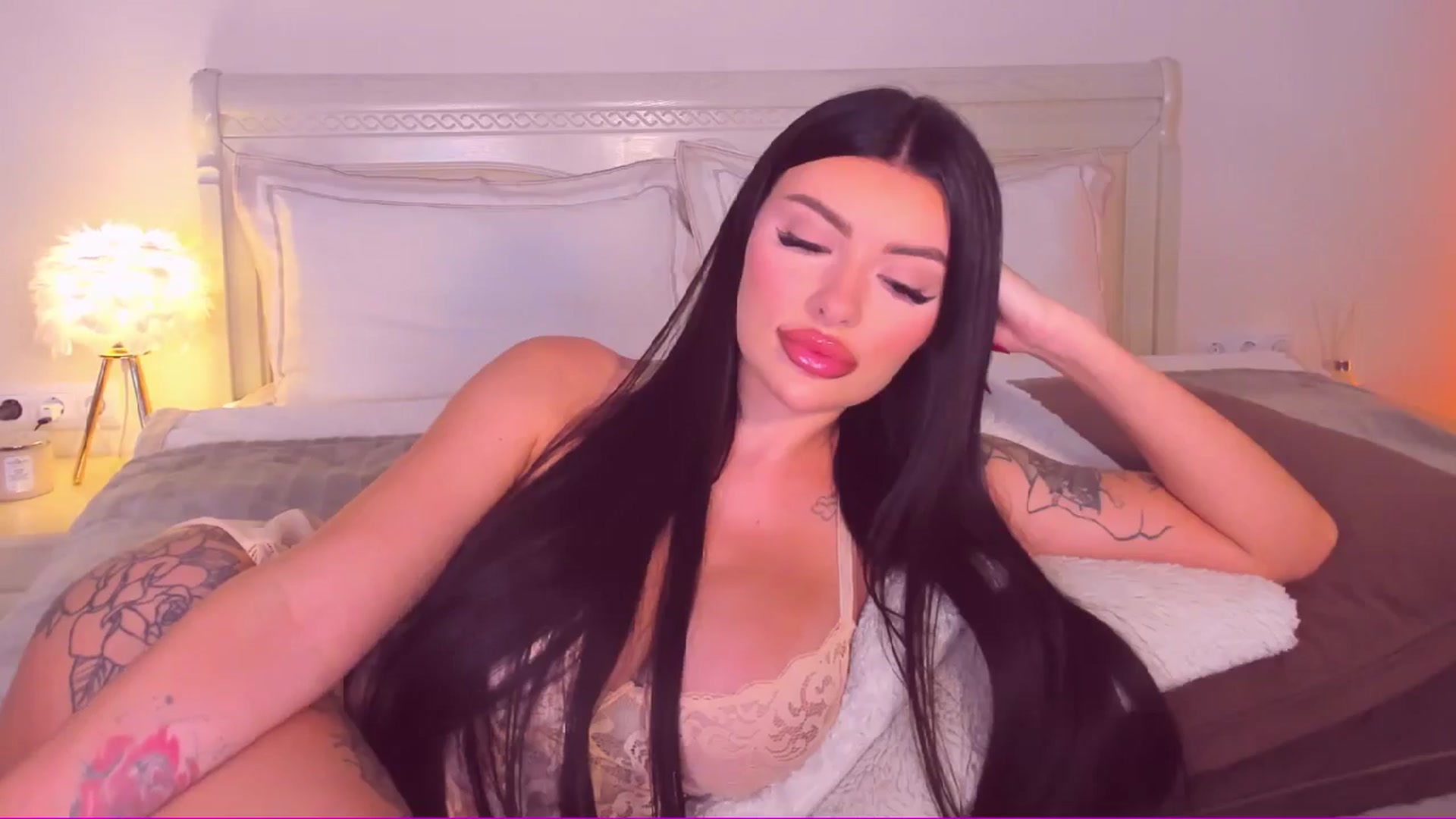 Gallery image thumbnail from Mary_Harris_'s myfreecams stream on, 06/18/2024, 18:06 image 9 of 20