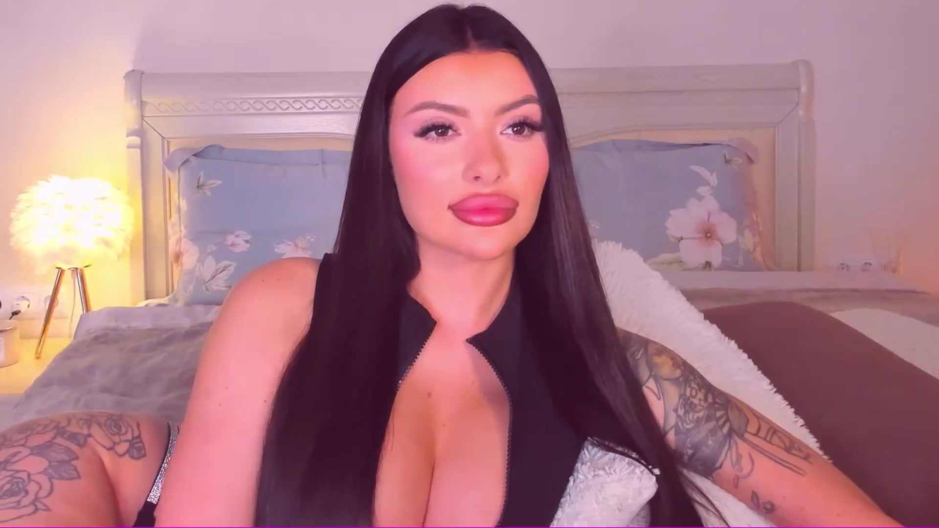 Gallery image thumbnail from Mary_Harris_'s myfreecams stream on, 06/19/2024, 19:58 image 6 of 20