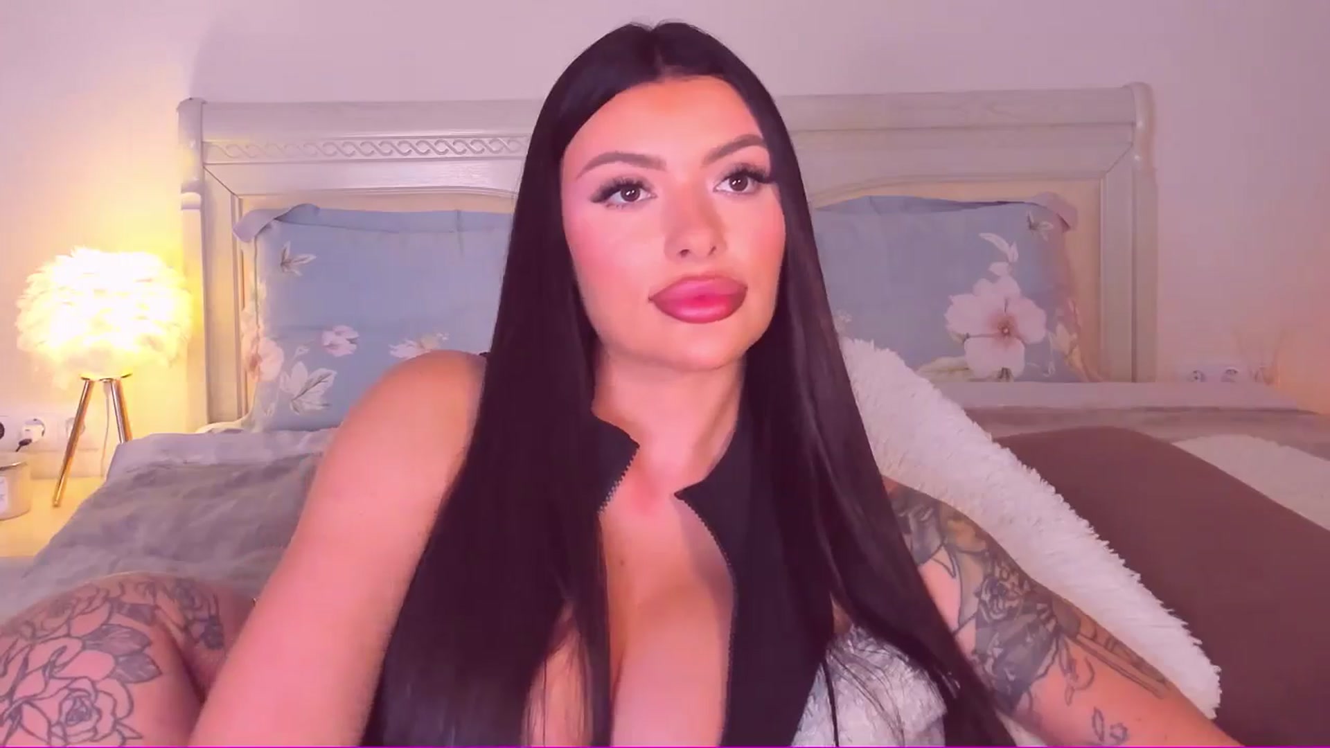 Gallery image thumbnail from Mary_Harris_'s myfreecams stream on, 06/19/2024, 19:58 image 15 of 20