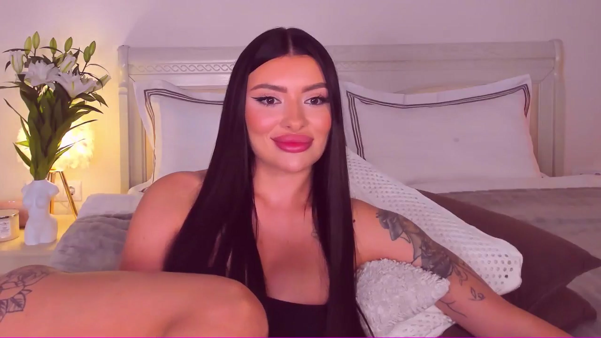 Gallery image thumbnail from Mary_Harris_'s myfreecams stream on, 06/30/2024, 24:16 image 13 of 20