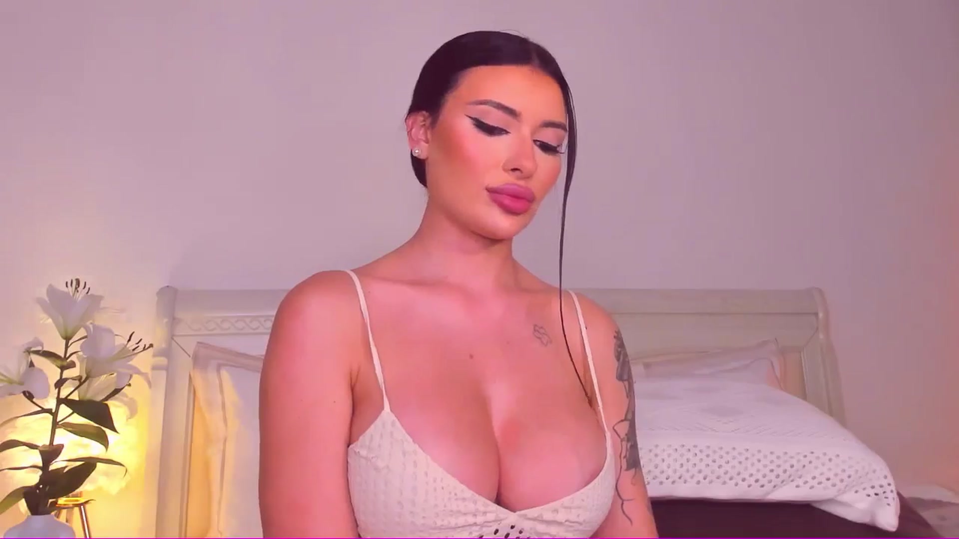 Gallery image thumbnail from Mary_Harris_'s myfreecams stream on, 08/04/2024, 01:47 image 6 of 20