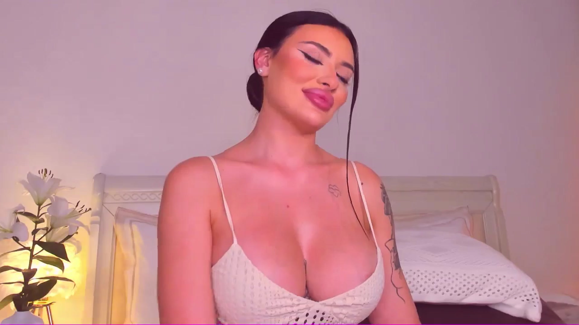 Gallery image thumbnail from Mary_Harris_'s myfreecams stream on, 08/04/2024, 01:47 image 2 of 20