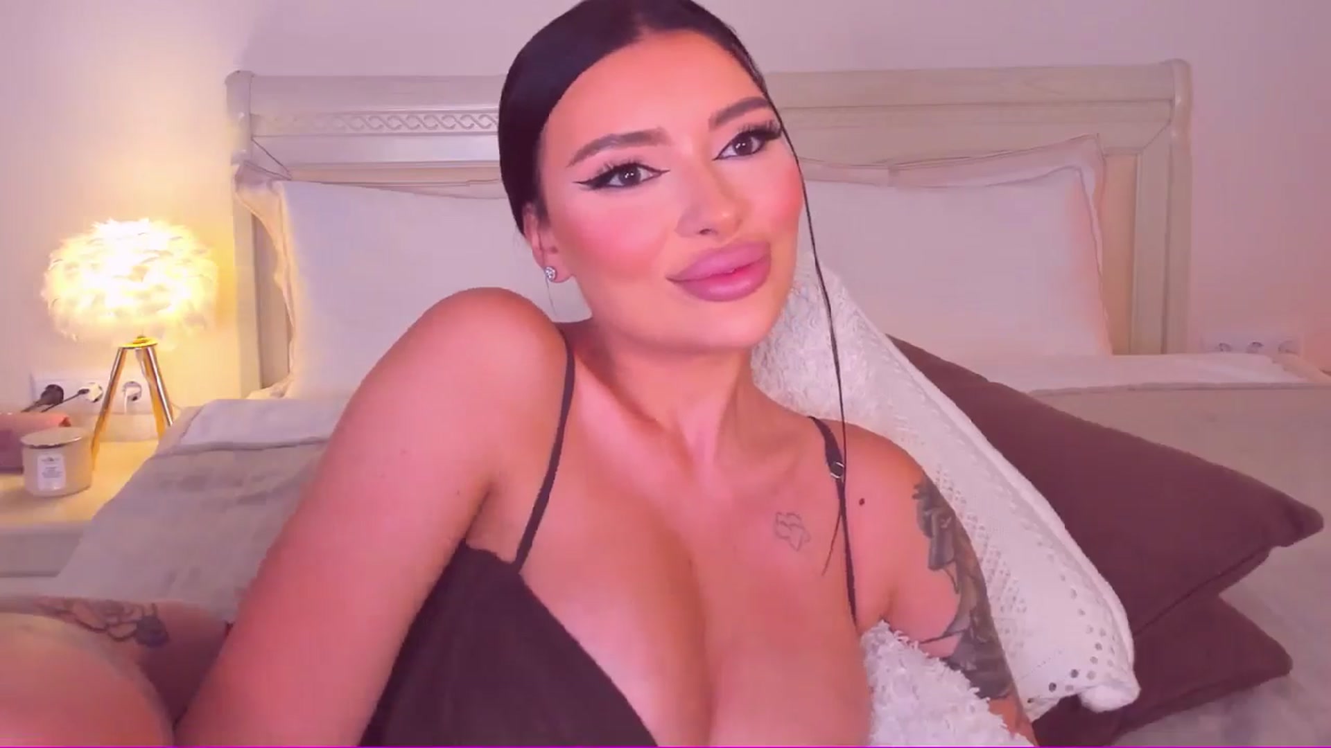 Gallery image thumbnail from Mary_Harris_'s myfreecams stream on, 08/08/2024, 06:12 image 2 of 20
