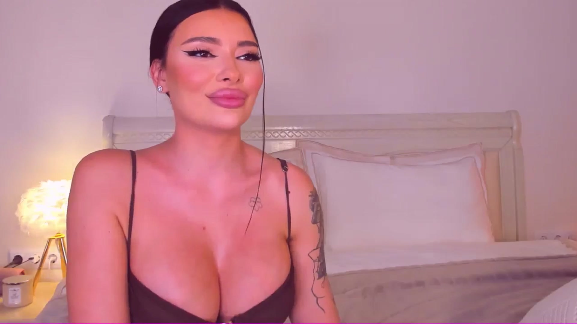 Gallery image thumbnail from Mary_Harris_'s myfreecams stream on, 08/08/2024, 09:00 image 5 of 20