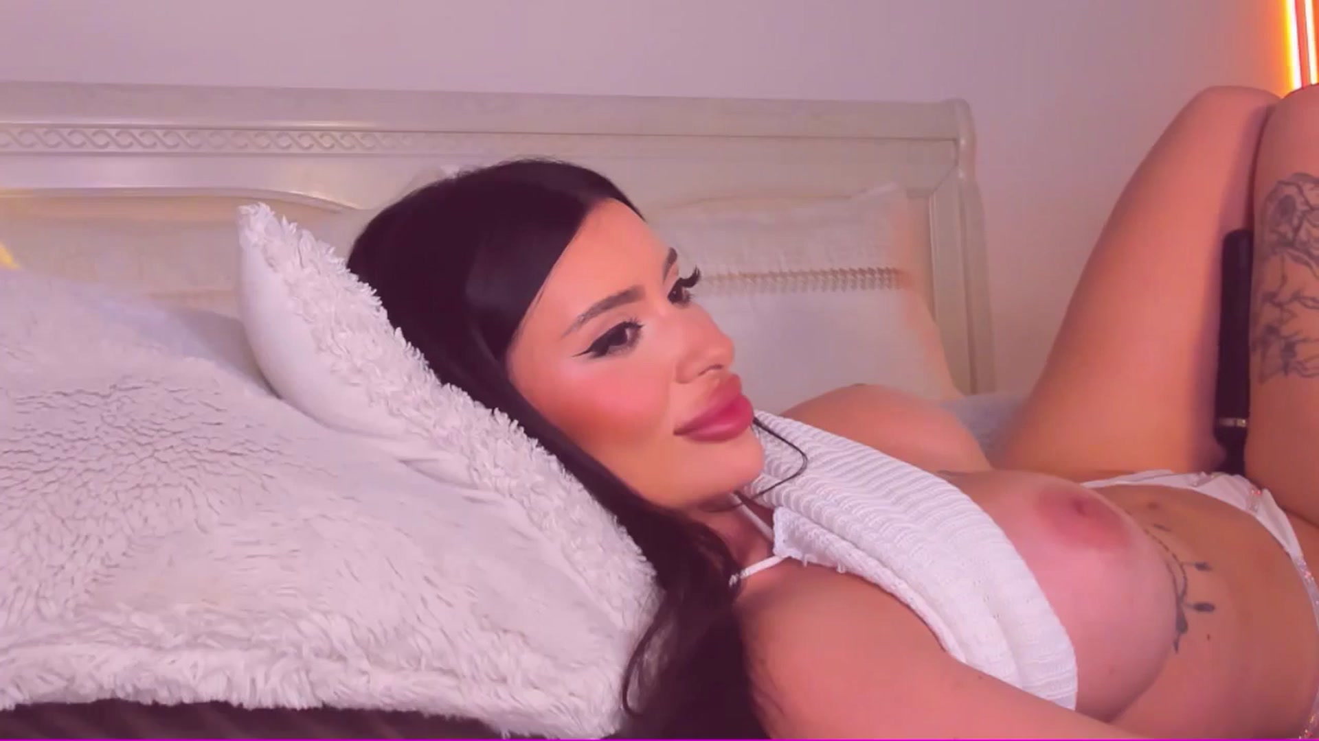 Gallery image thumbnail from Mary_Harris_'s myfreecams stream on, 08/17/2024, 20:40 image 17 of 20