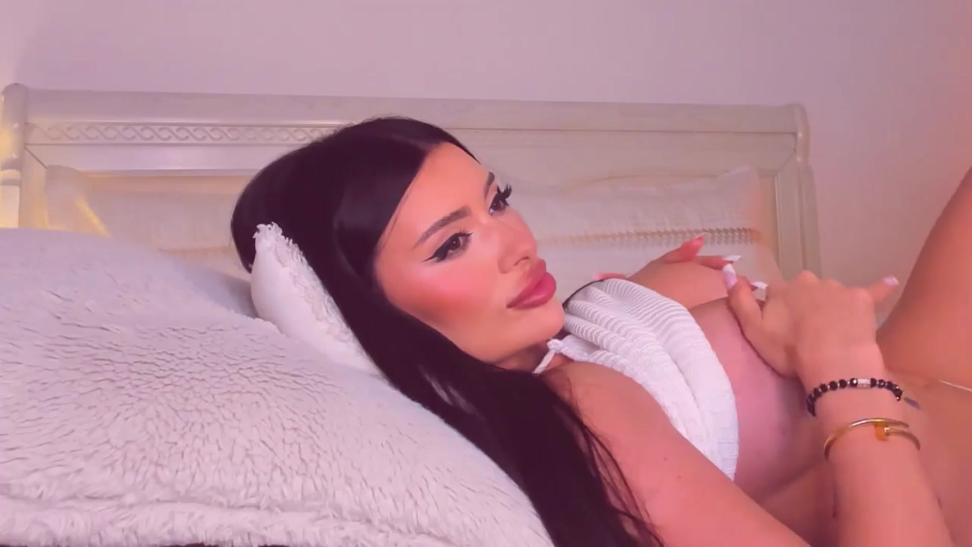 Gallery image thumbnail from Mary_Harris_'s myfreecams stream on, 08/17/2024, 20:40 image 13 of 20