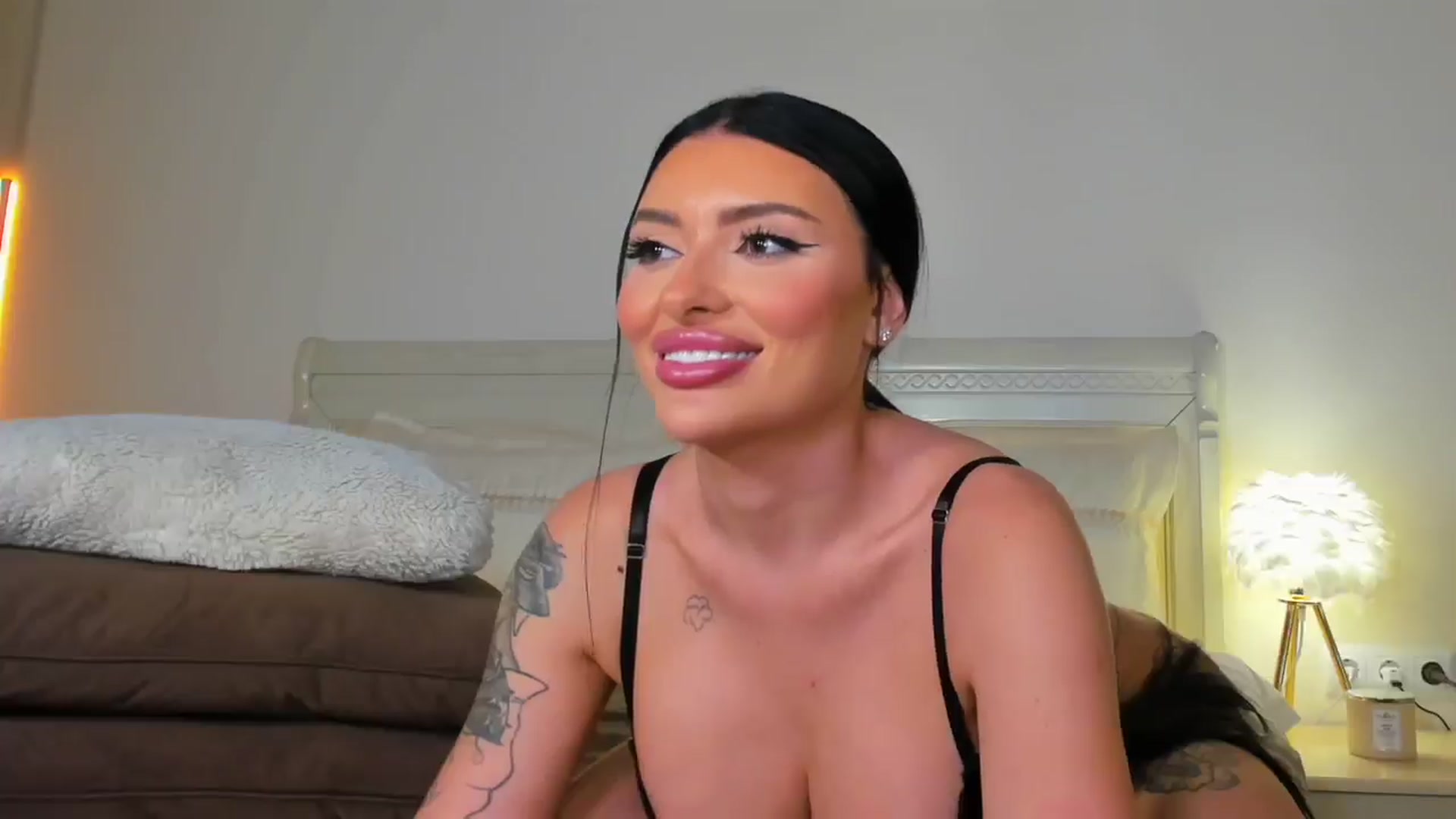 Gallery image thumbnail from Mary_Harris_'s myfreecams stream on, 08/22/2024, 22:50 image 3 of 20