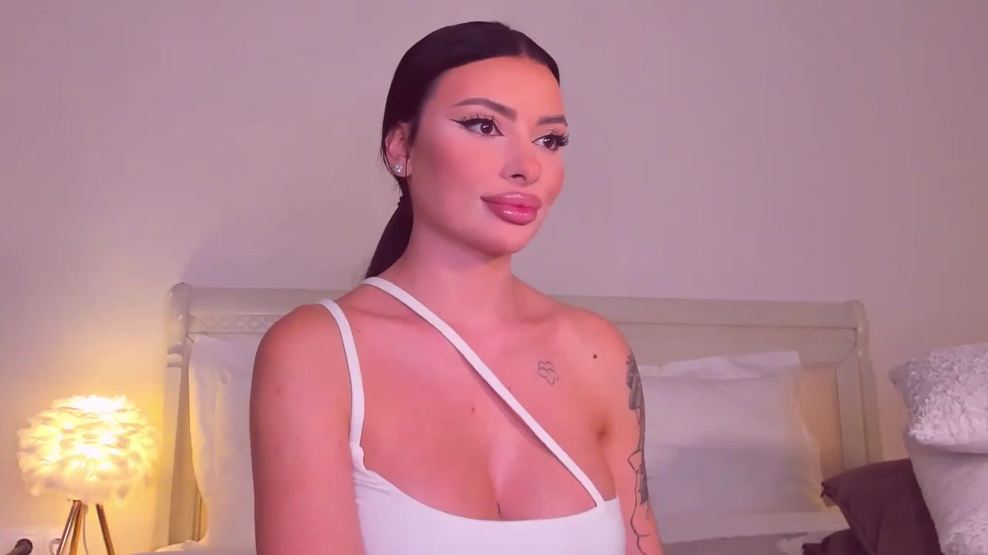 Gallery image thumbnail from Mary_Harris_'s myfreecams stream on, 09/04/2024, 20:10 image 13 of 20
