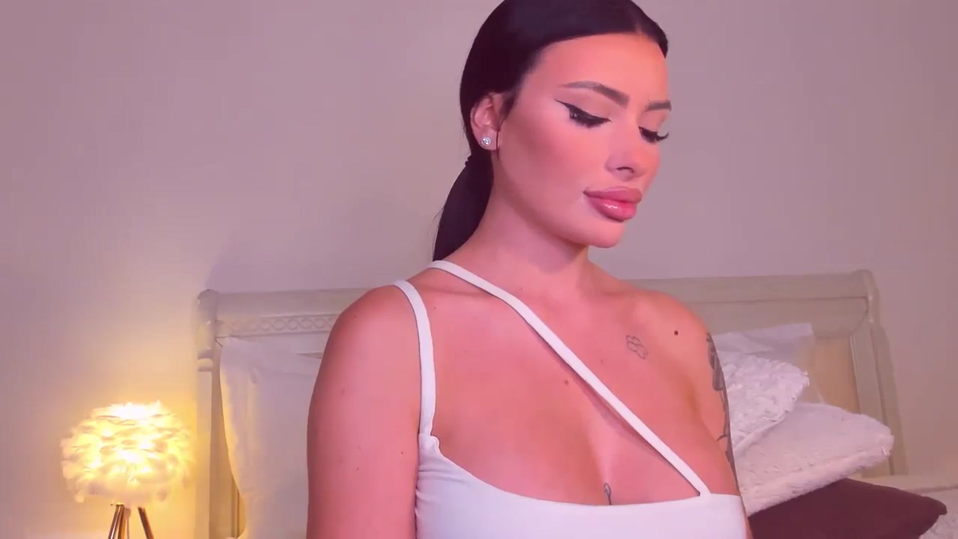 Gallery image thumbnail from Mary_Harris_'s myfreecams stream on, 09/04/2024, 20:10 image 8 of 20