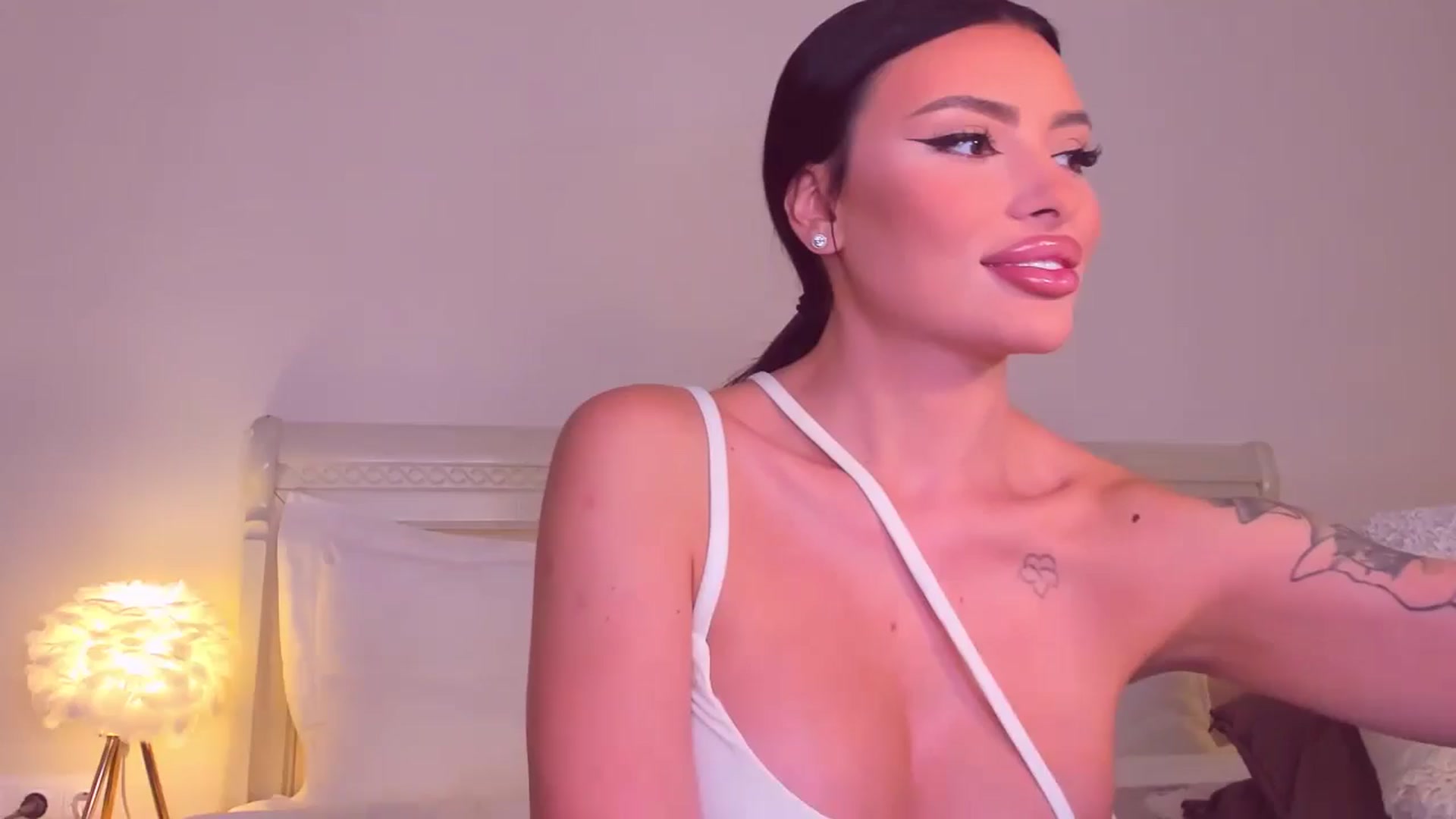 Gallery image thumbnail from Mary_Harris_'s myfreecams stream on, 09/04/2024, 20:10 image 11 of 20