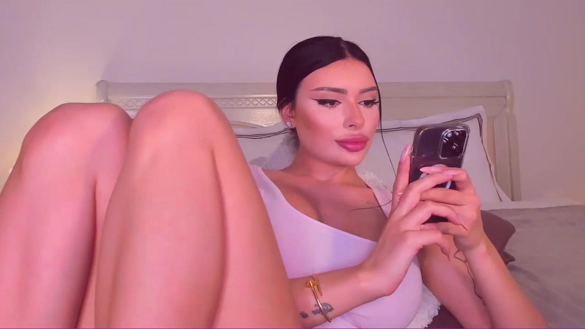 Gallery image thumbnail from Mary_Harris_'s myfreecams stream on, 09/06/2024, 20:00 image 1 of 20