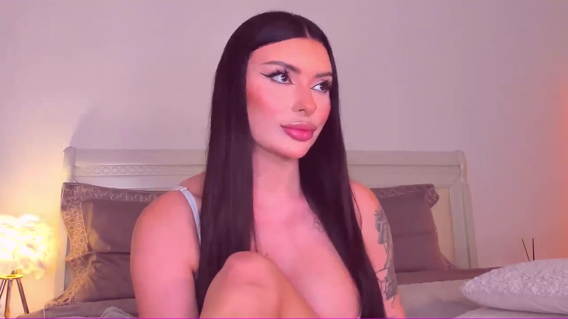 Gallery image thumbnail from Mary_Harris_'s myfreecams stream on, 09/14/2024, 14:43 image 14 of 20
