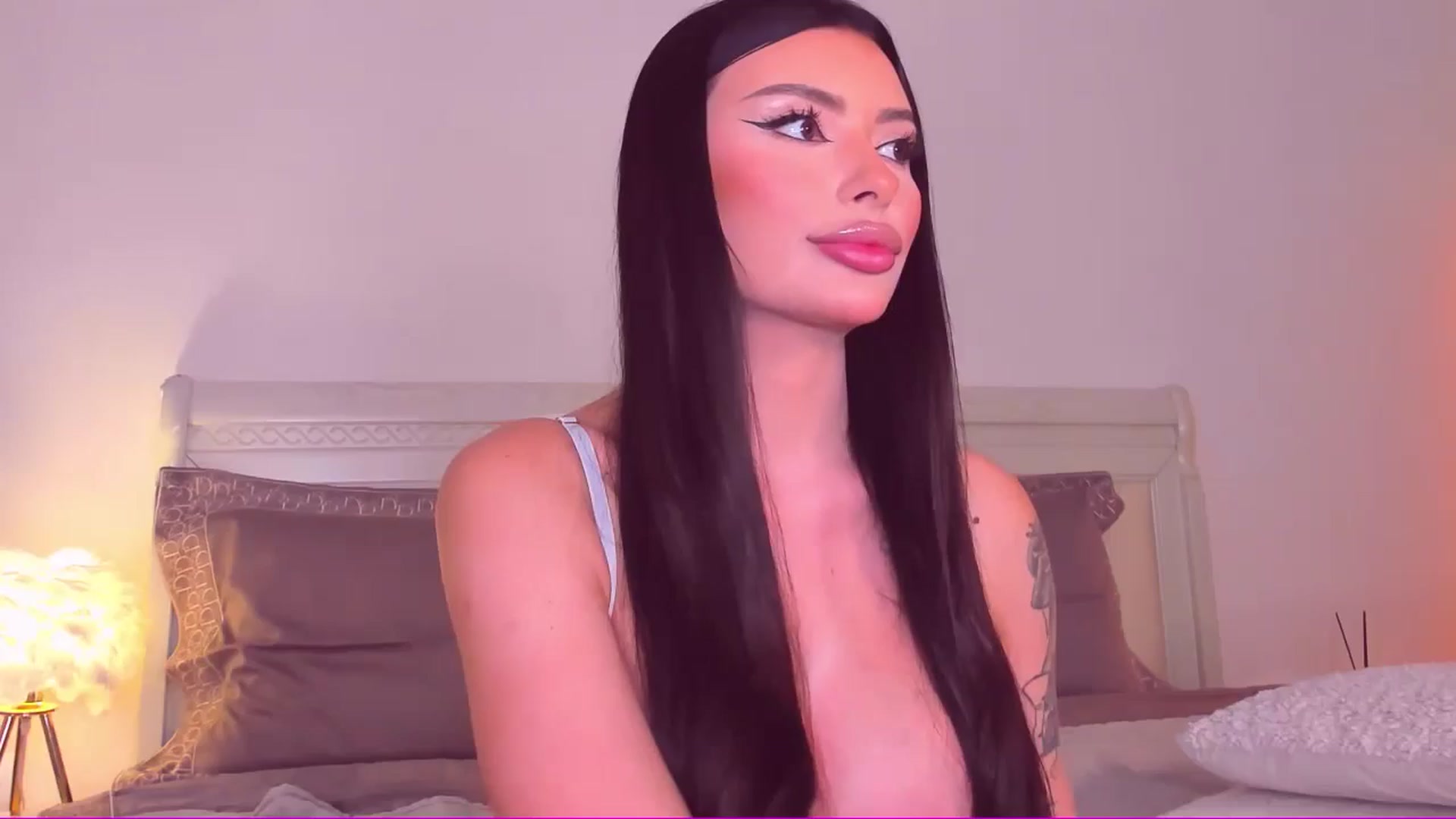 Gallery image thumbnail from Mary_Harris_'s myfreecams stream on, 09/14/2024, 14:43 image 8 of 20