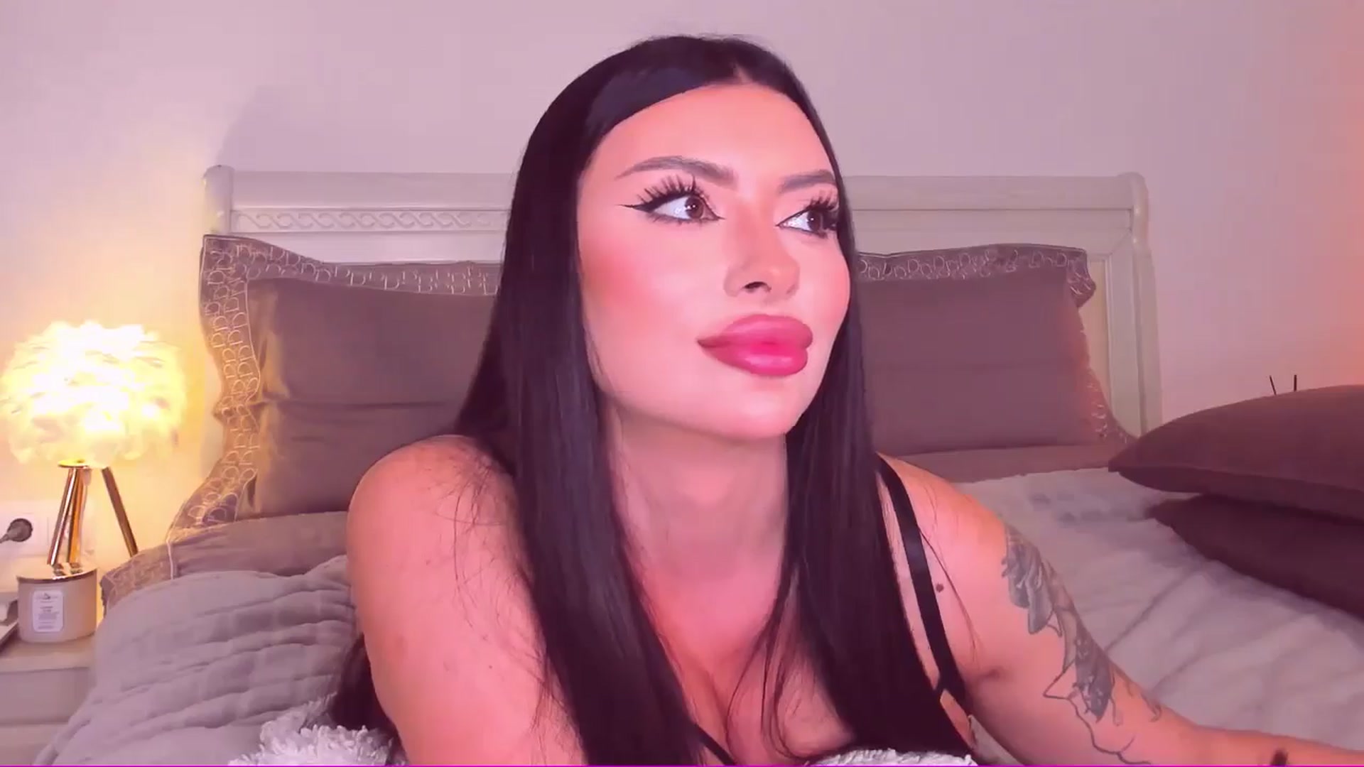 Gallery image thumbnail from Mary_Harris_'s myfreecams stream on, 09/16/2024, 19:38 image 6 of 20