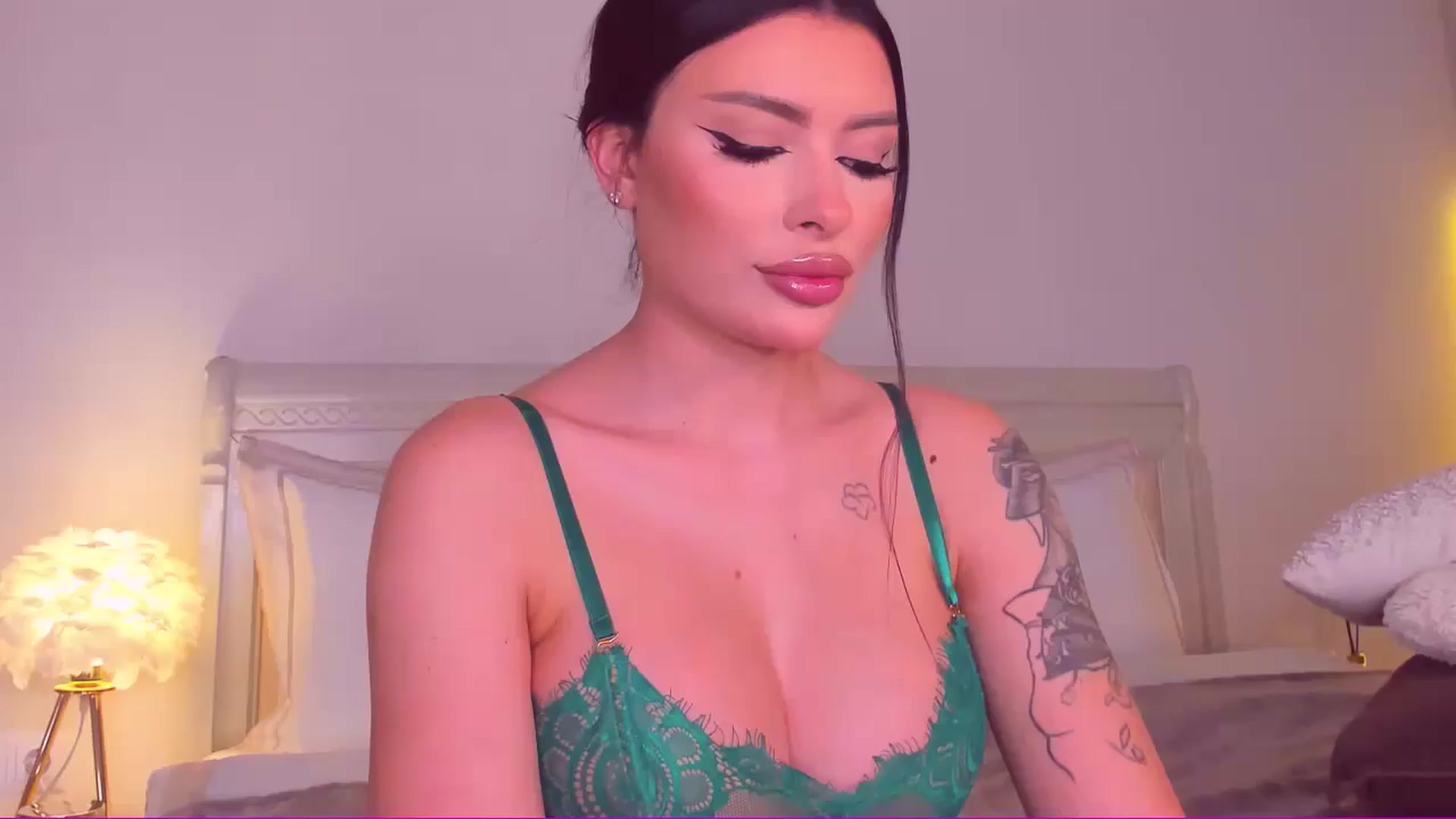 Gallery image thumbnail from Mary_Harris_'s myfreecams stream on, 10/06/2024, 24:43 image 1 of 20
