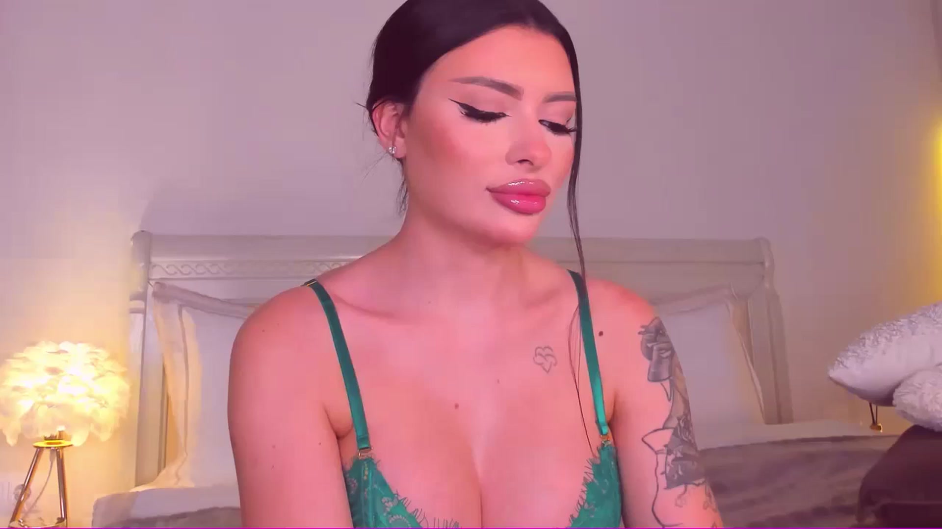 Gallery image thumbnail from Mary_Harris_'s myfreecams stream on, 10/06/2024, 24:43 image 10 of 20