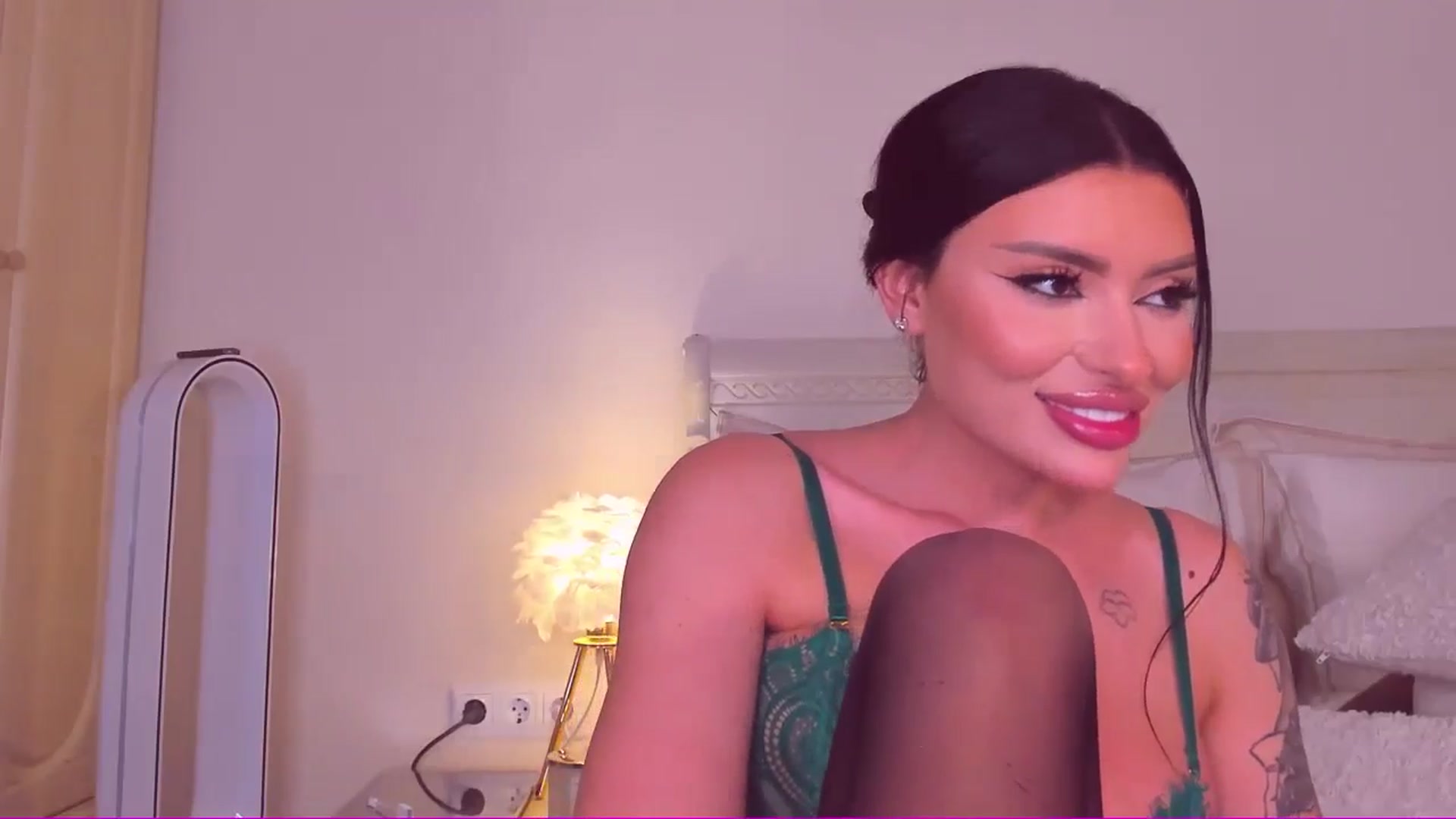 Gallery image thumbnail from Mary_Harris_'s myfreecams stream on, 10/06/2024, 03:06 image 5 of 20