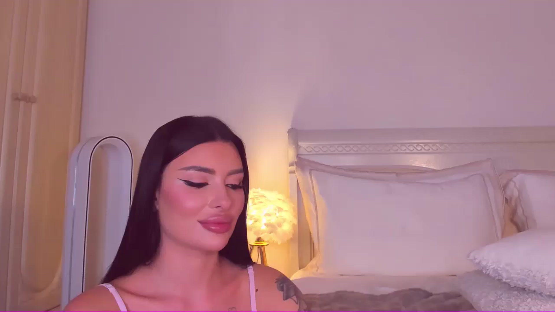 Gallery image thumbnail from Mary_Harris_'s myfreecams stream on, 10/08/2024, 02:29 image 10 of 20