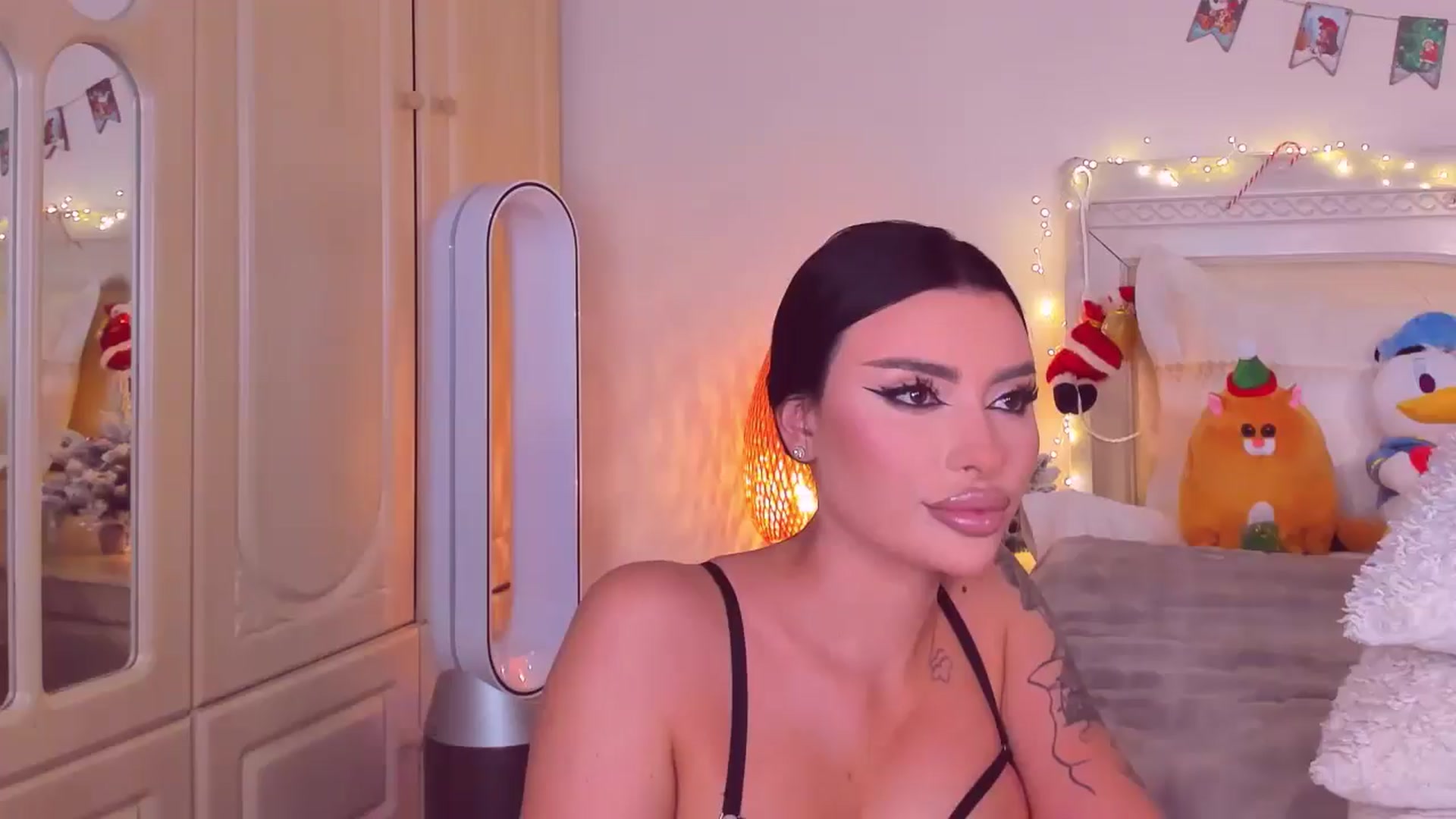 Gallery image thumbnail from Mary_Harris_'s myfreecams stream on, 12/14/2024, 16:39 image 6 of 20