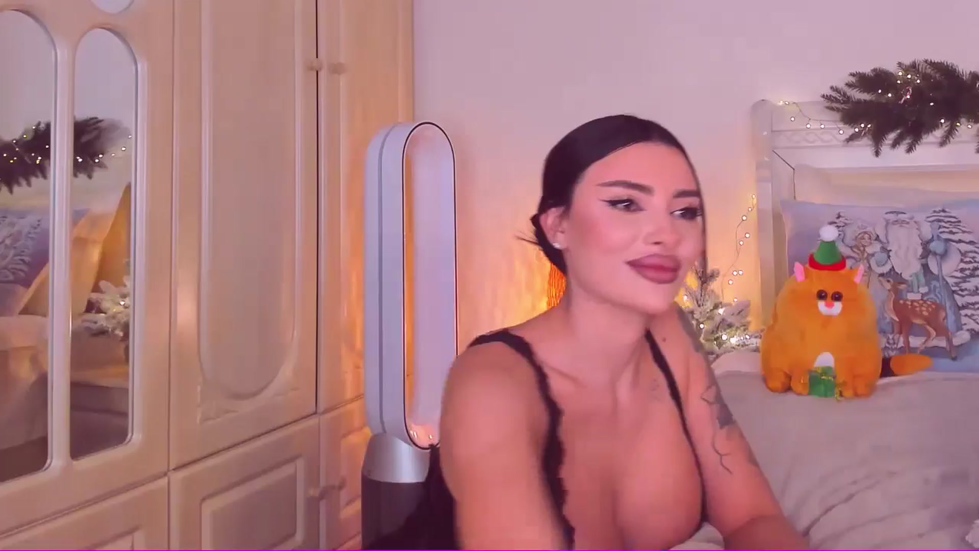 Gallery image thumbnail from Mary_Harris_'s myfreecams stream on, 12/17/2024, 03:02 image 4 of 20