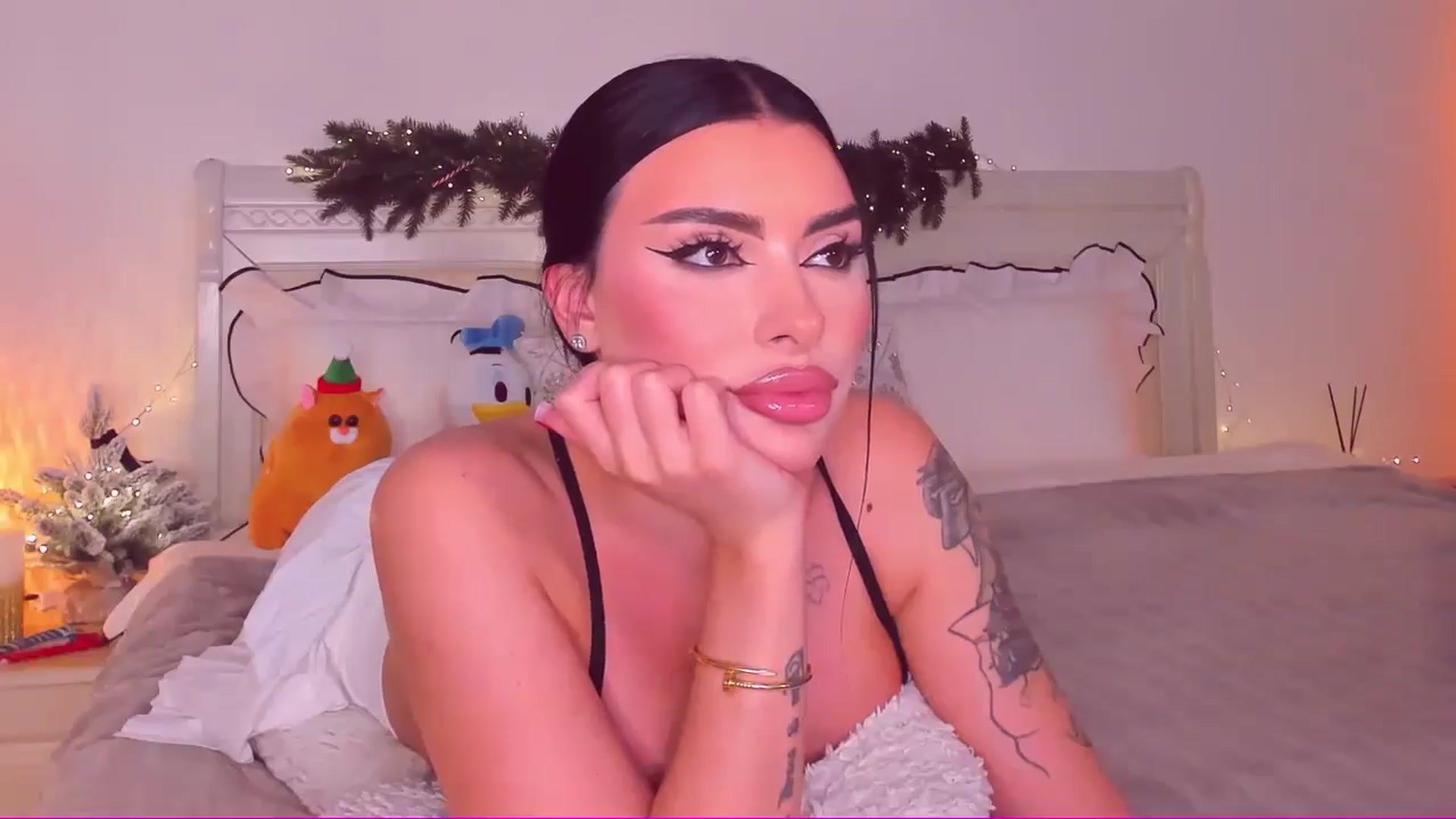 Gallery image thumbnail from Mary_Harris_'s myfreecams stream on, 01/17/2025, 19:55 image 7 of 20