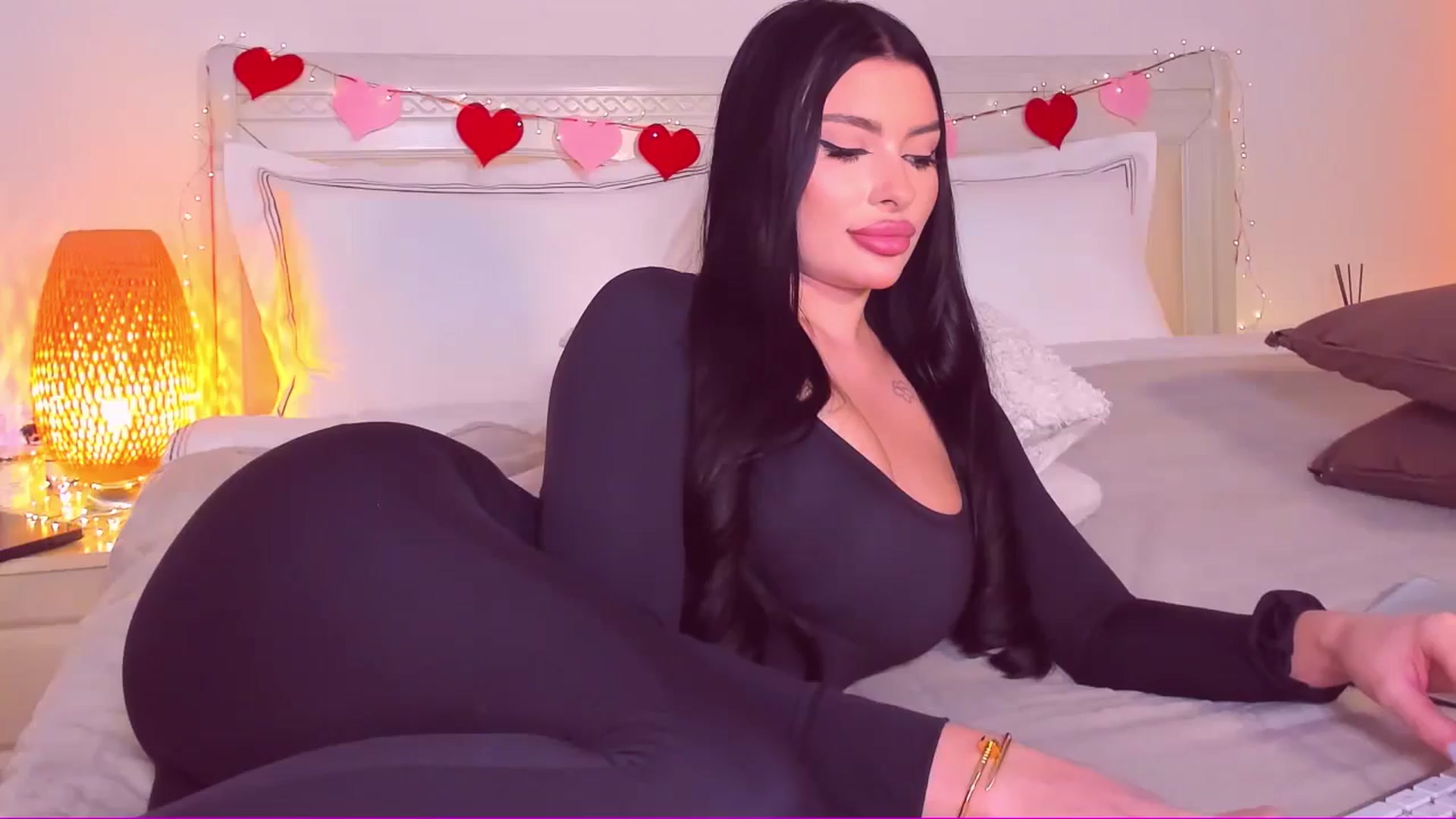 Gallery image thumbnail from Mary_Harris_'s myfreecams stream on, 03/15/2025, 19:56 image 1 of 20