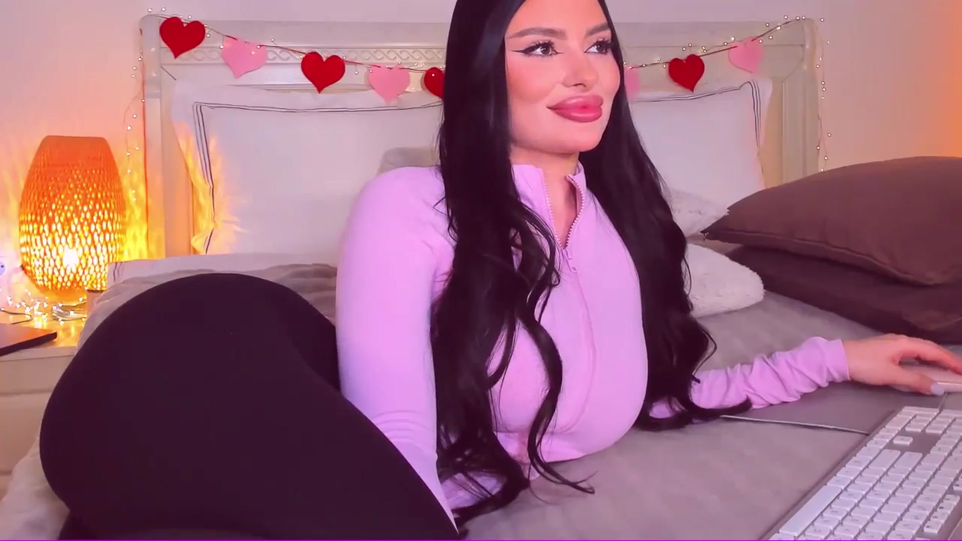 Gallery image thumbnail from Mary_Harris_'s myfreecams stream on, 03/24/2025, 20:35 image 3 of 20