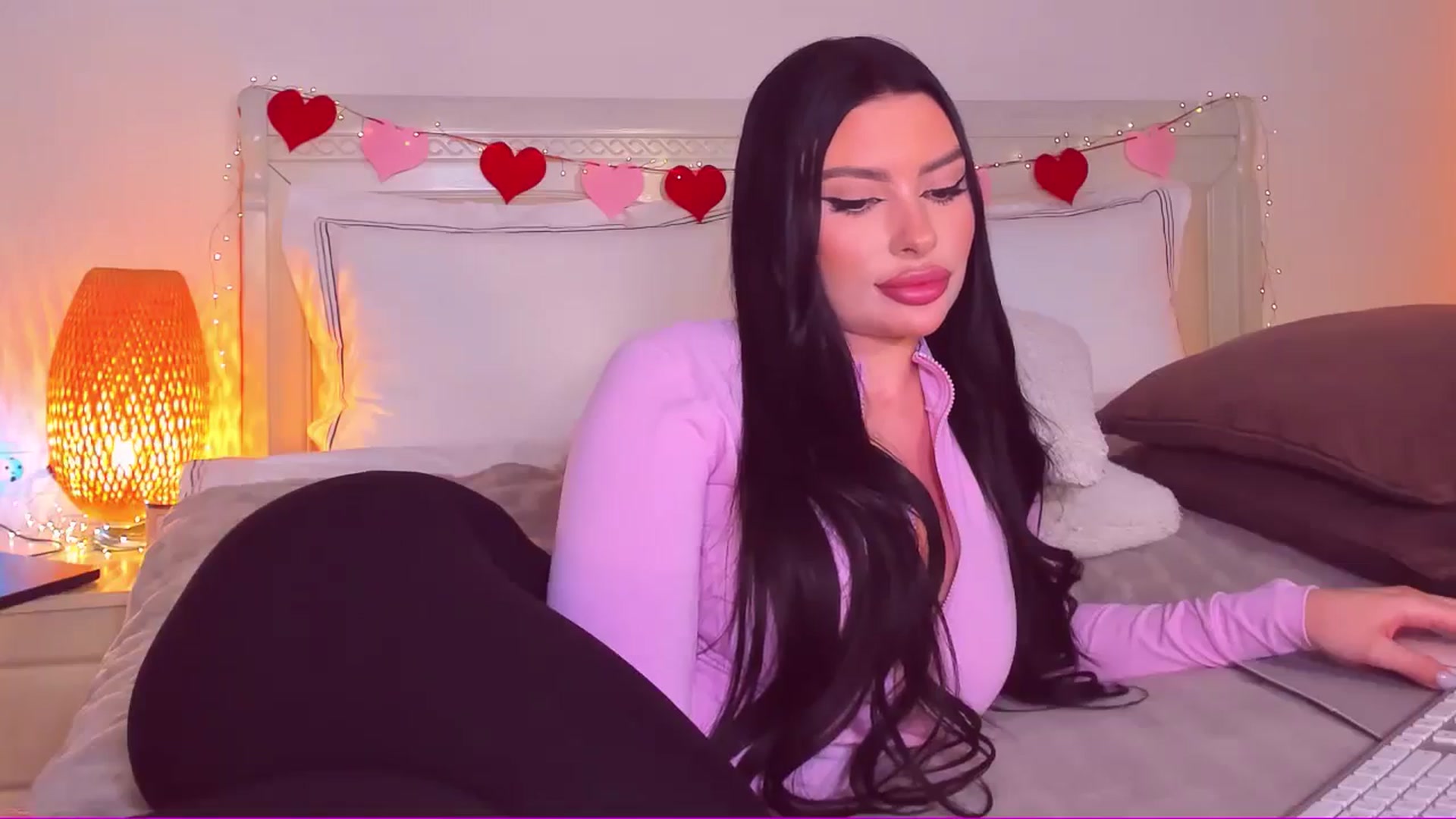 Gallery image thumbnail from Mary_Harris_'s myfreecams stream on, 03/24/2025, 21:04 image 13 of 20