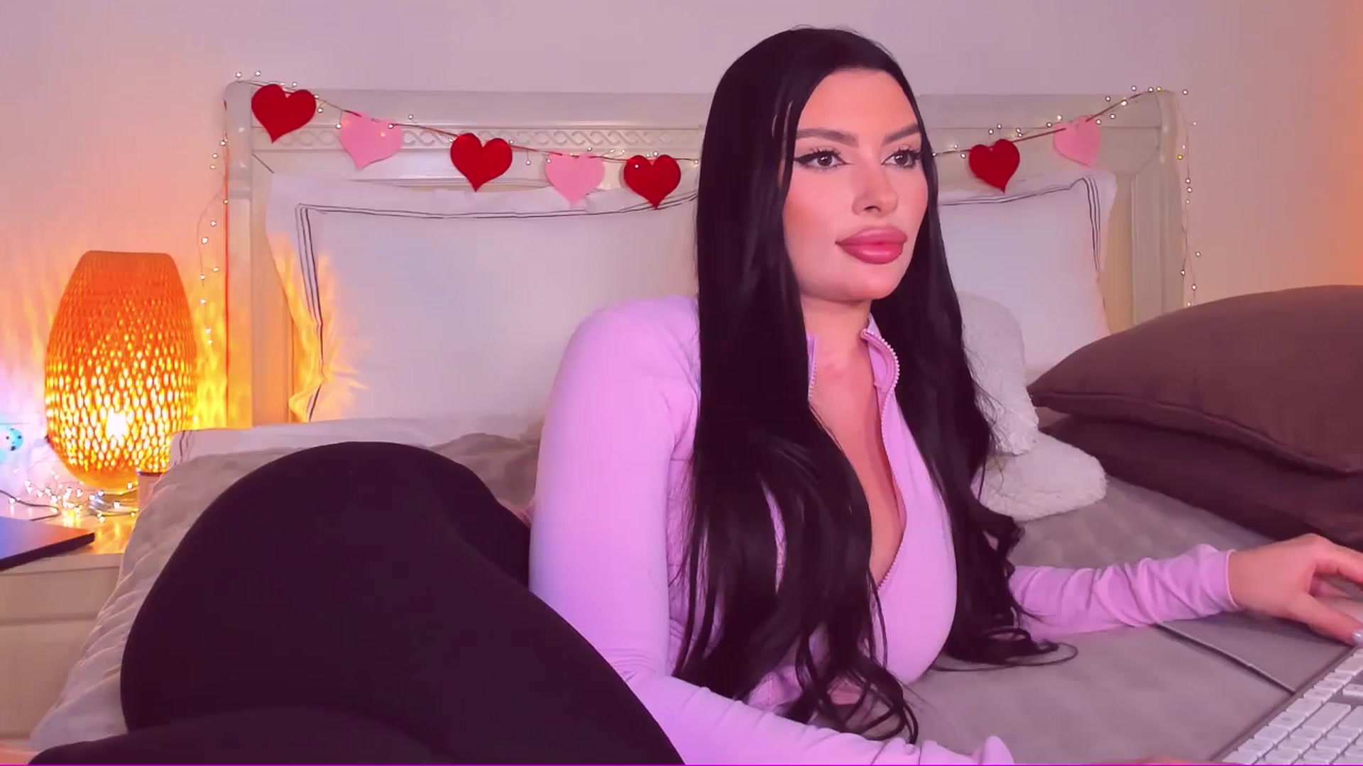 Gallery image thumbnail from Mary_Harris_'s myfreecams stream on, 03/24/2025, 21:04 image 10 of 20