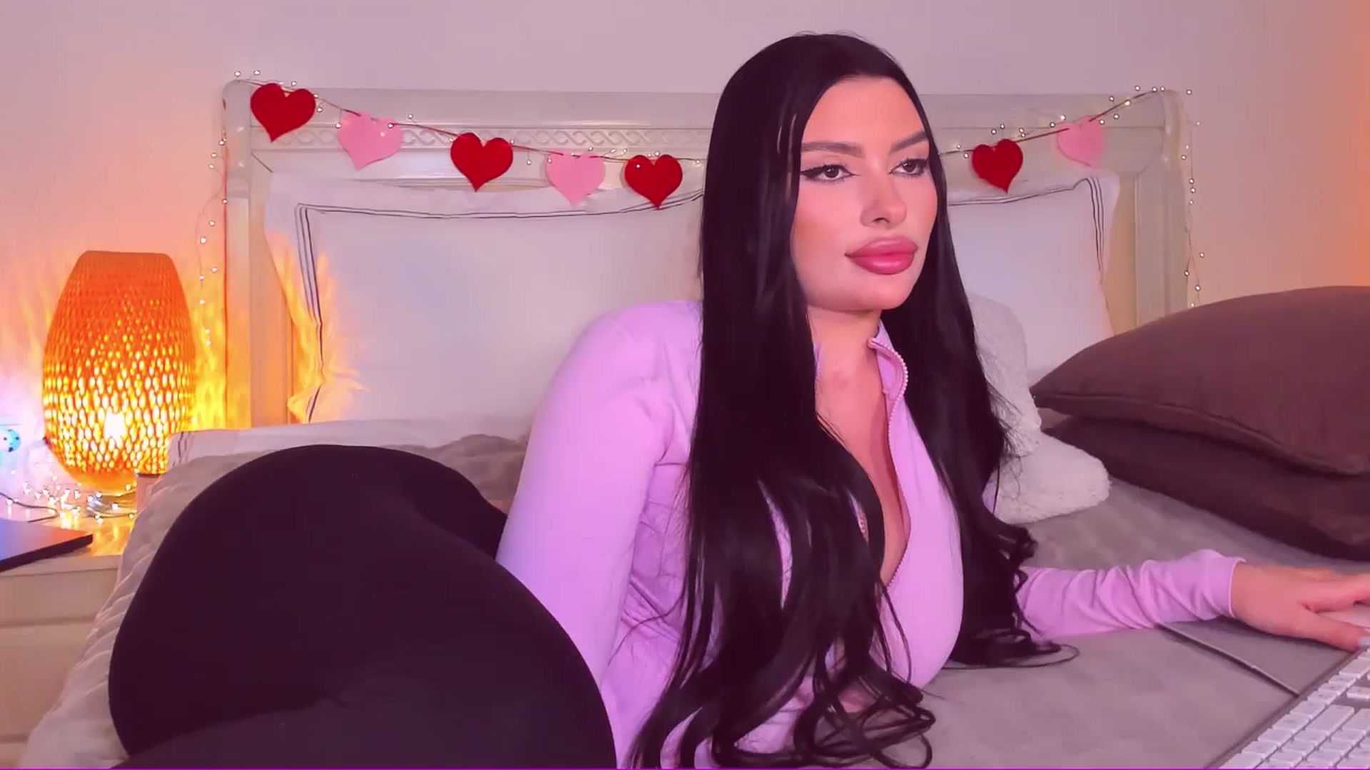 Gallery image thumbnail from Mary_Harris_'s myfreecams stream on, 03/24/2025, 21:04 image 12 of 20
