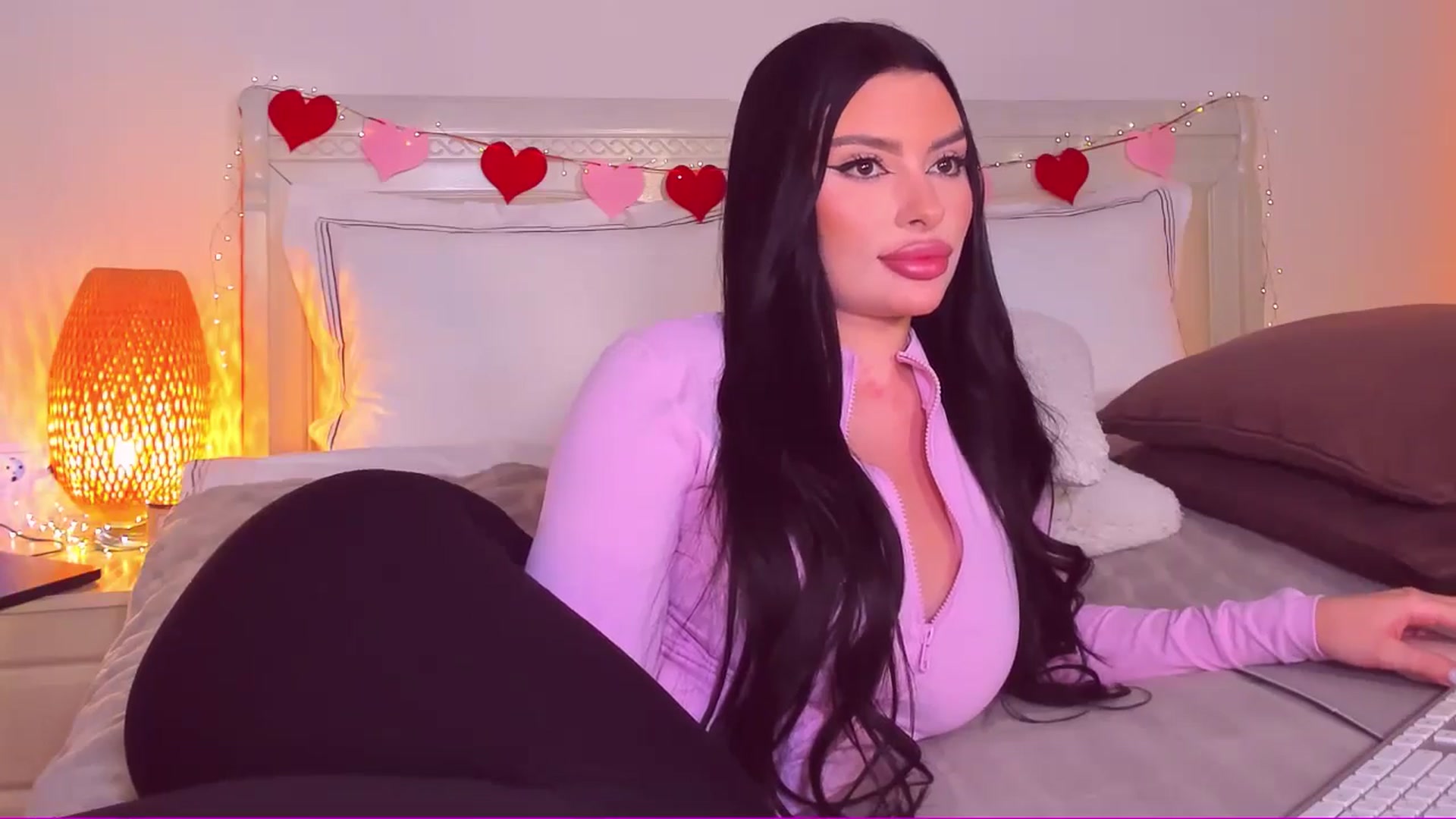 Gallery image thumbnail from Mary_Harris_'s myfreecams stream on, 03/24/2025, 21:04 image 7 of 20