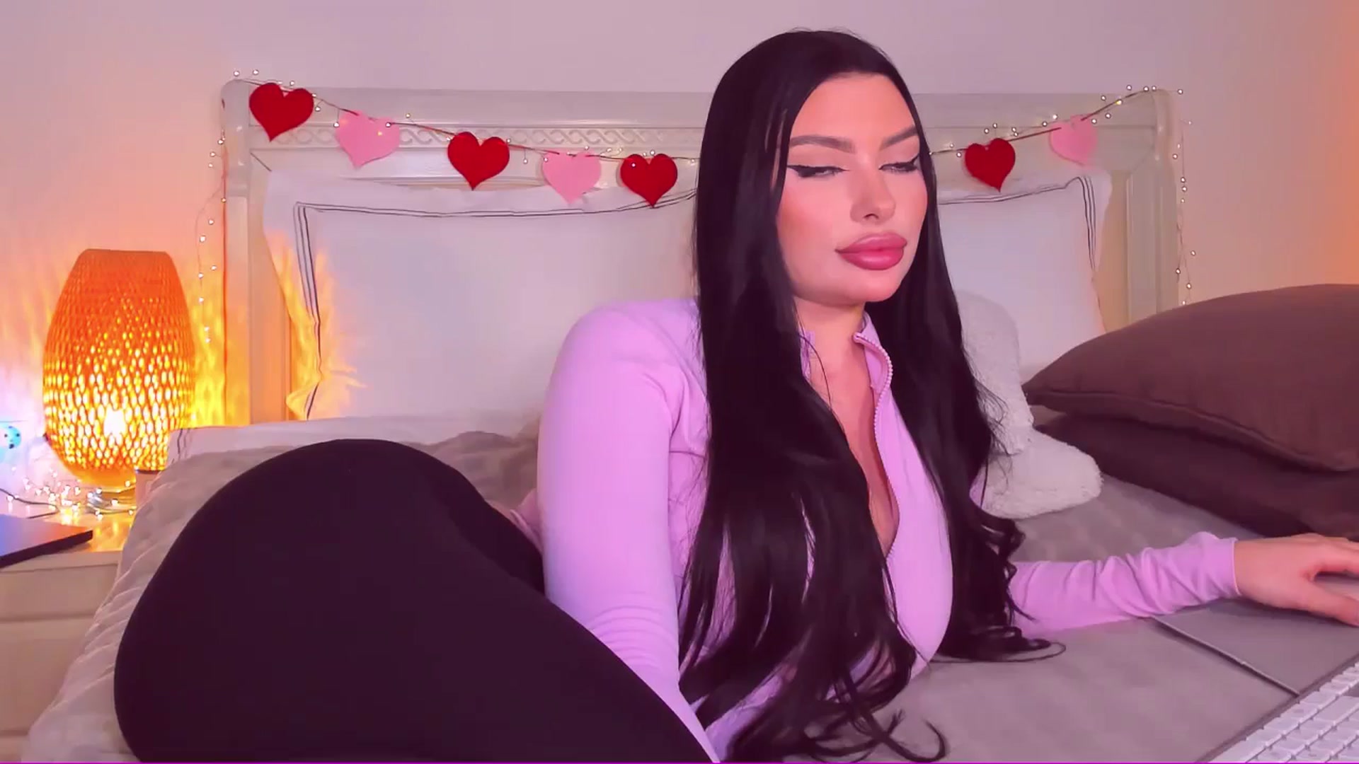 Gallery image thumbnail from Mary_Harris_'s myfreecams stream on, 03/24/2025, 21:04 image 15 of 20