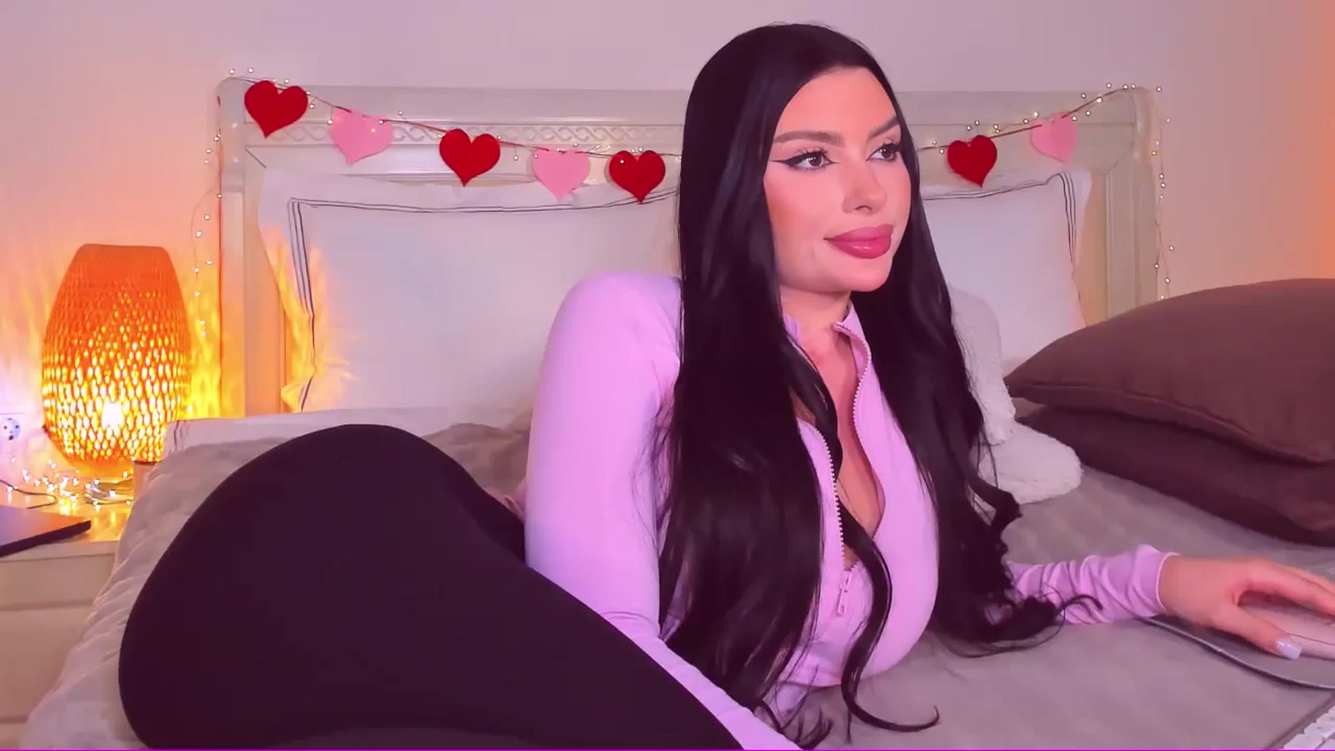 Gallery image thumbnail from Mary_Harris_'s myfreecams stream on, 03/24/2025, 21:04 image 4 of 20