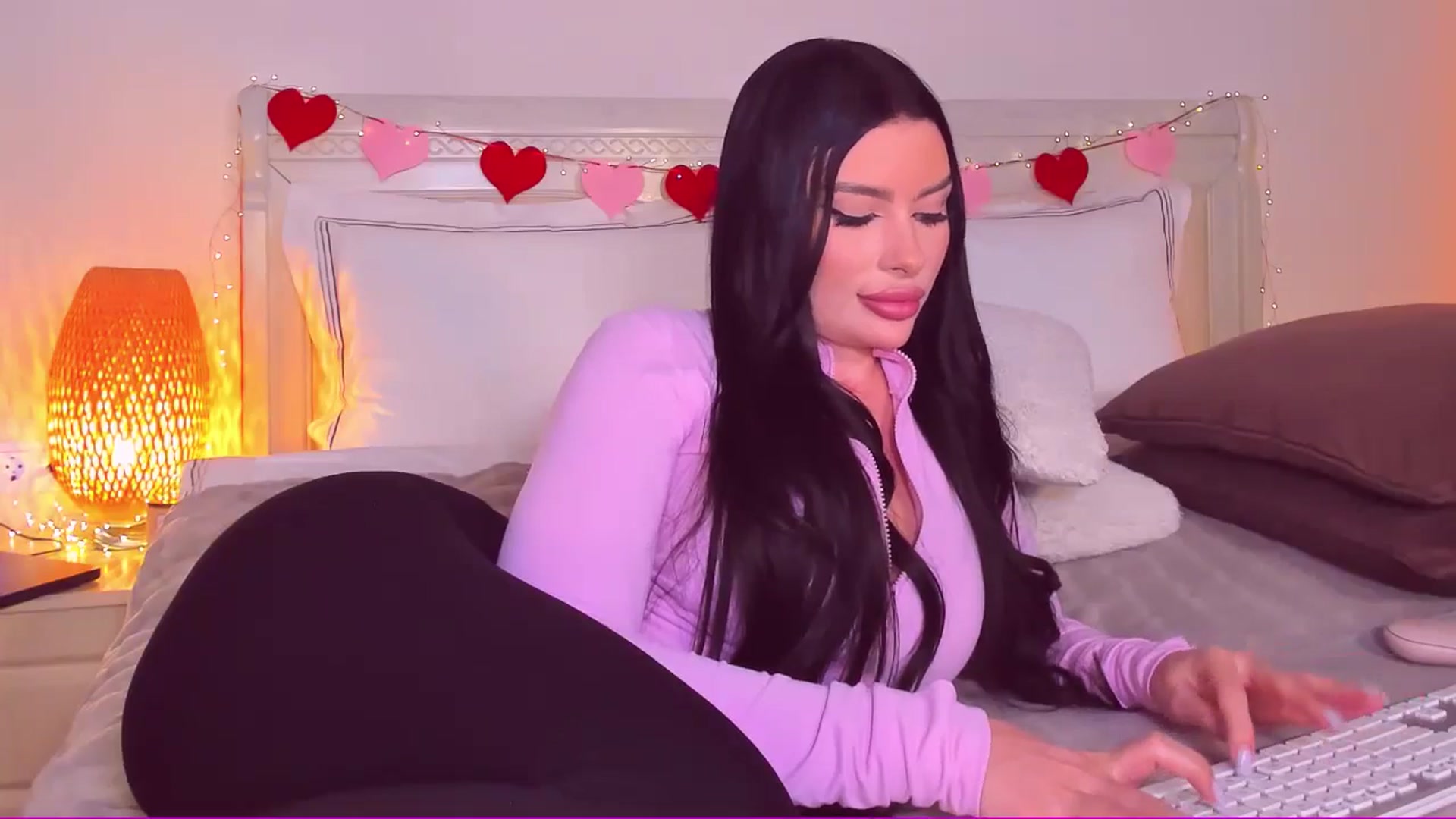 Gallery image thumbnail from Mary_Harris_'s myfreecams stream on, 03/24/2025, 21:04 image 6 of 20