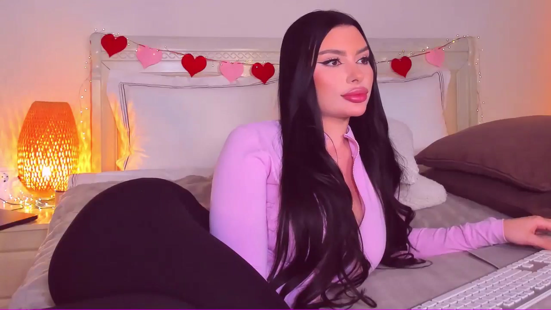 Gallery image thumbnail from Mary_Harris_'s myfreecams stream on, 03/24/2025, 21:04 image 14 of 20