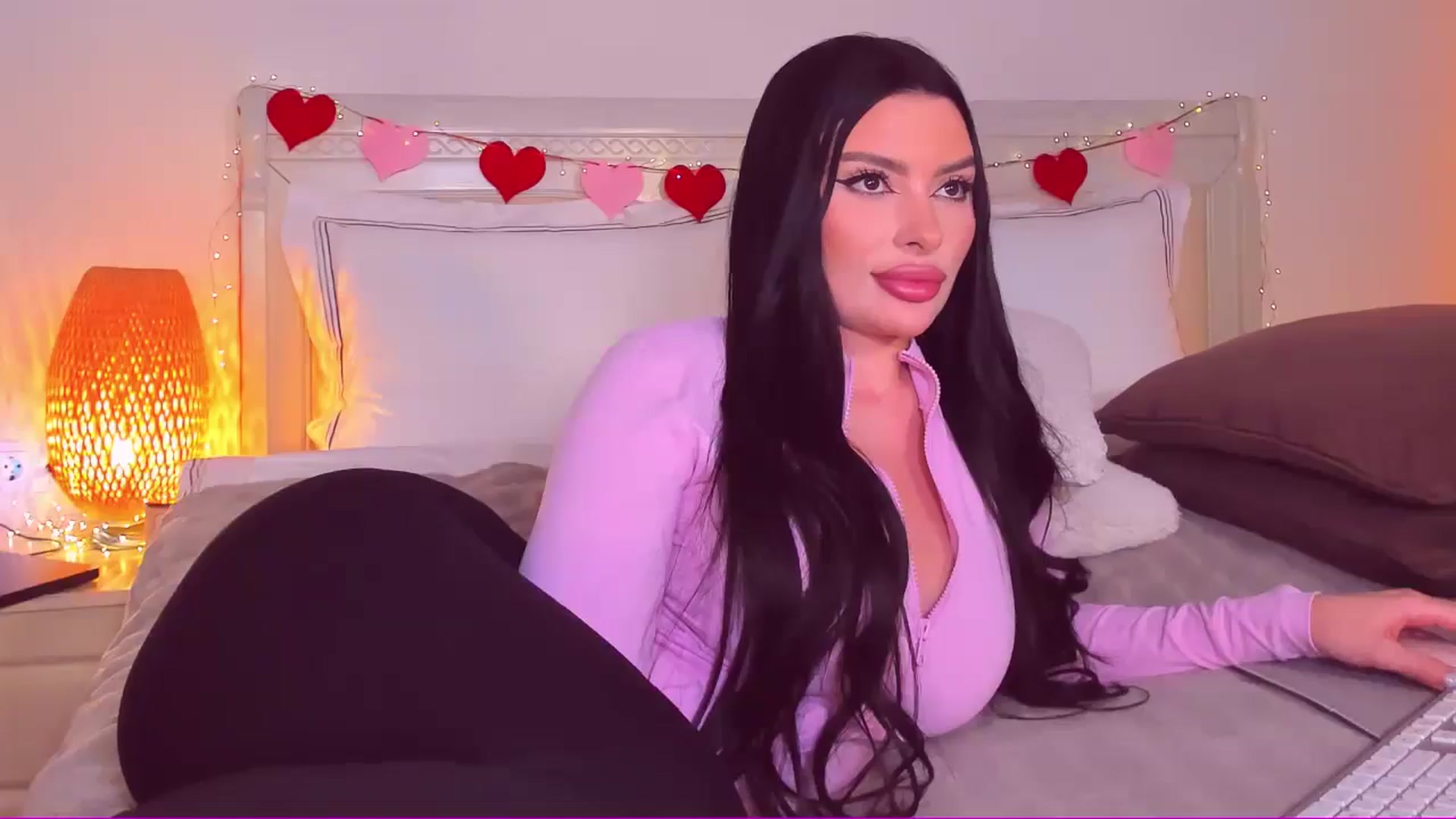 Gallery image thumbnail from Mary_Harris_'s myfreecams stream on, 03/24/2025, 21:04 image 8 of 20