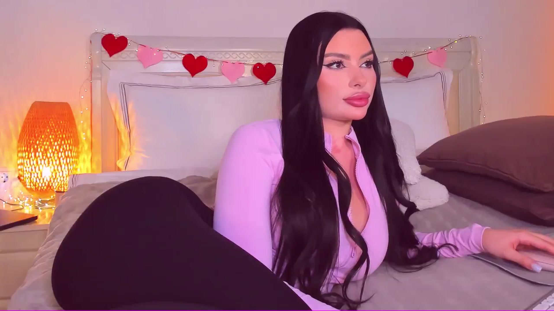 Gallery image thumbnail from Mary_Harris_'s myfreecams stream on, 03/24/2025, 21:04 image 3 of 20